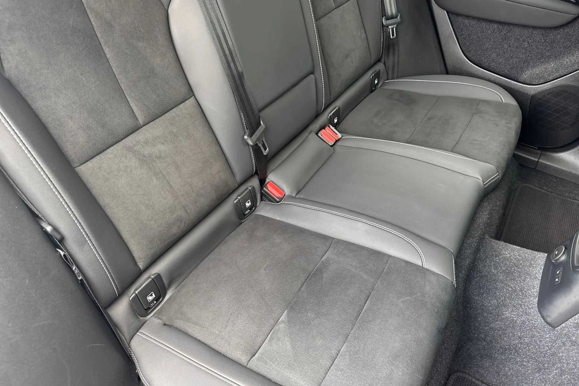 Volvo XC40 thumbnail image number 25