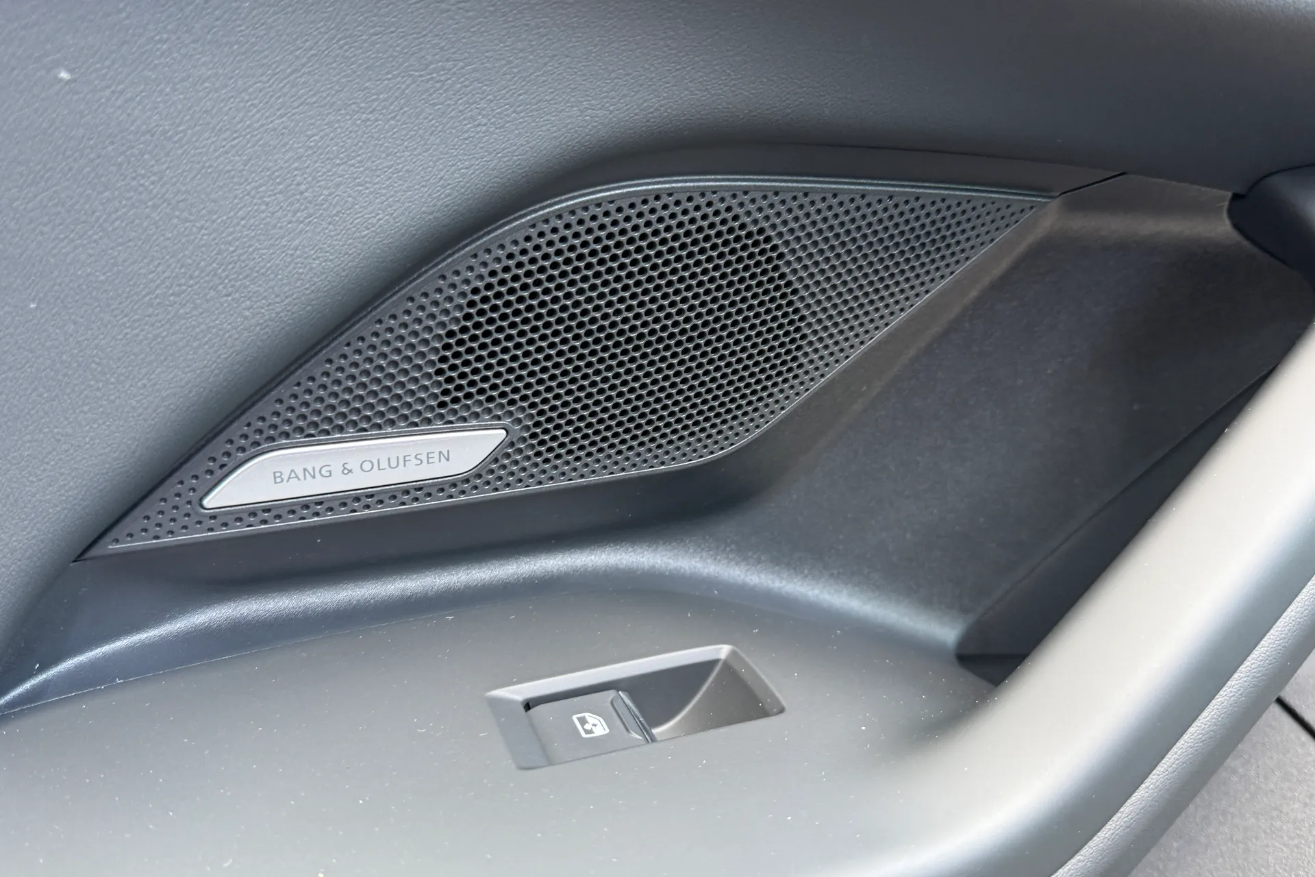 Audi A6 thumbnail image number 37