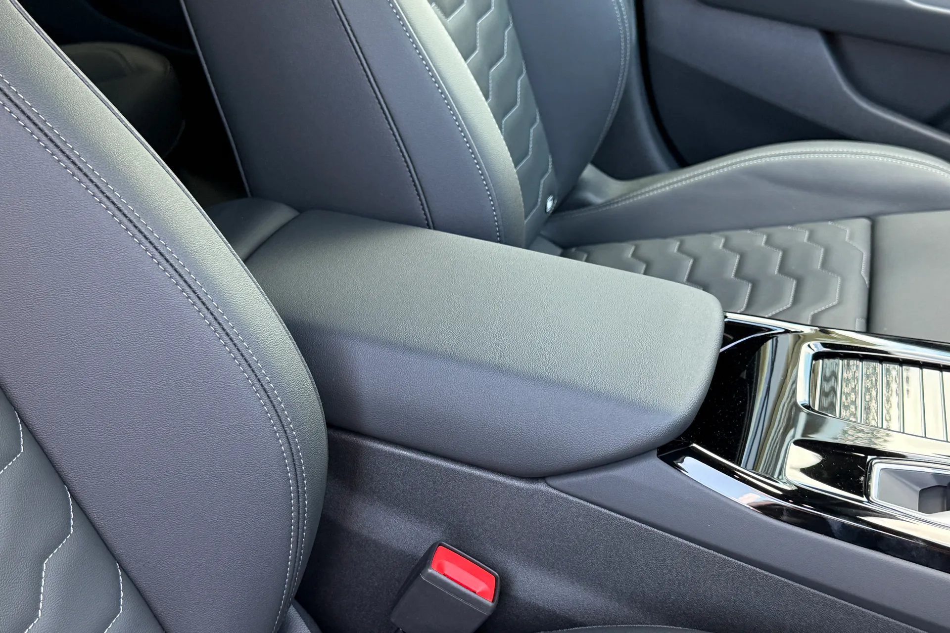 Audi A6 thumbnail image number 47