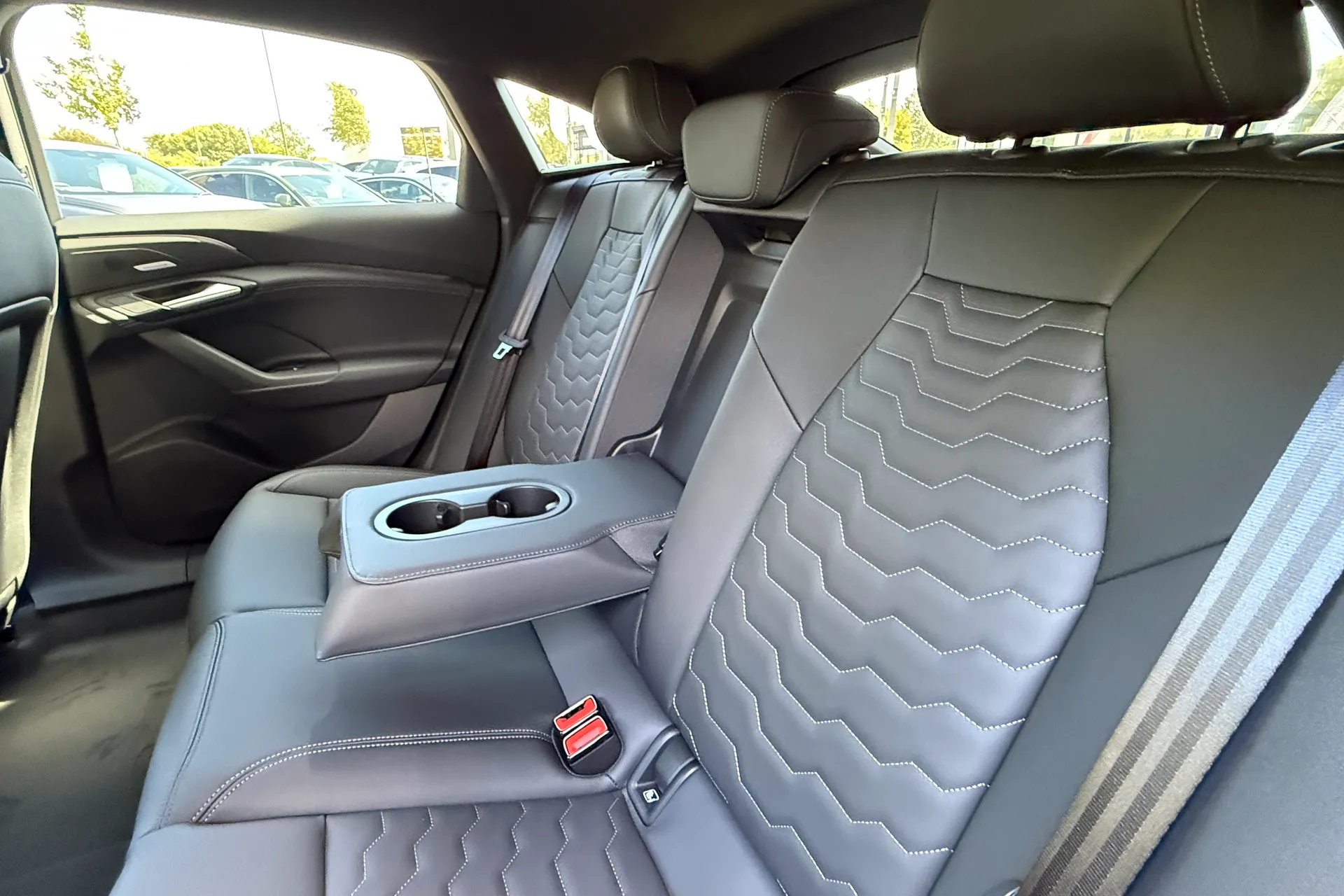 Audi A6 thumbnail image number 35