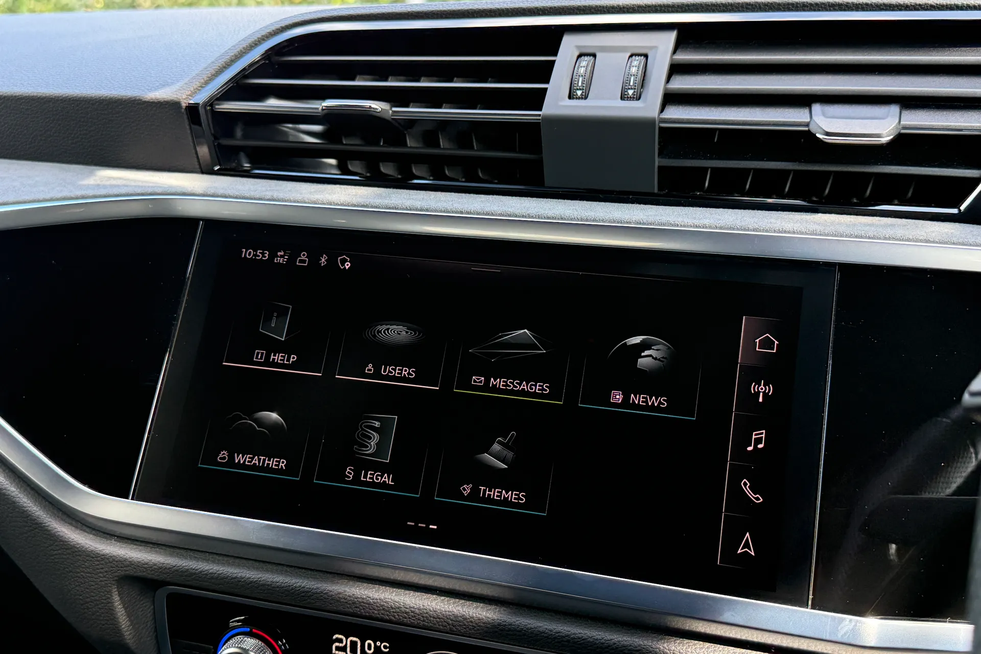 Audi Q3 thumbnail image number 34