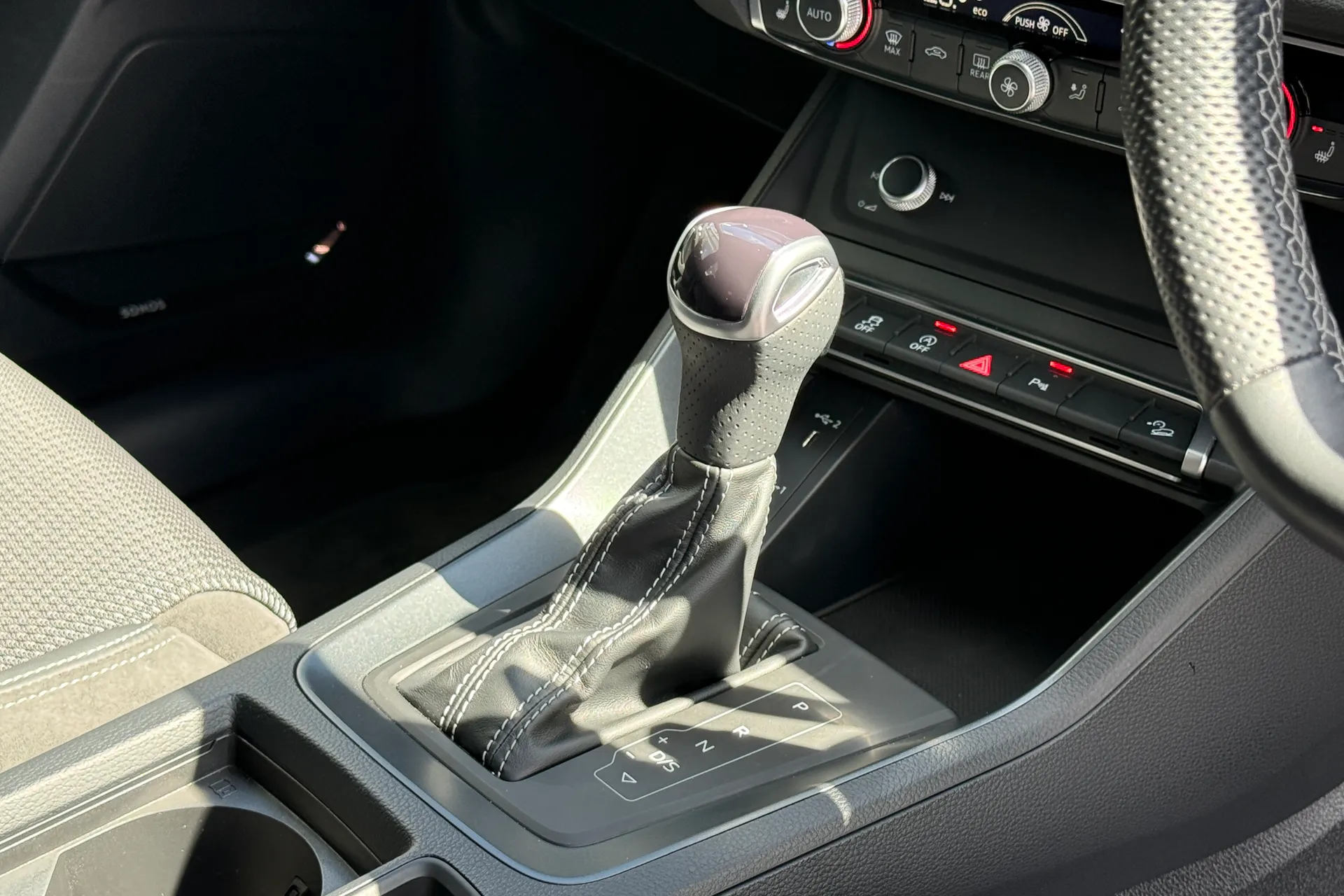Audi Q3 thumbnail image number 25