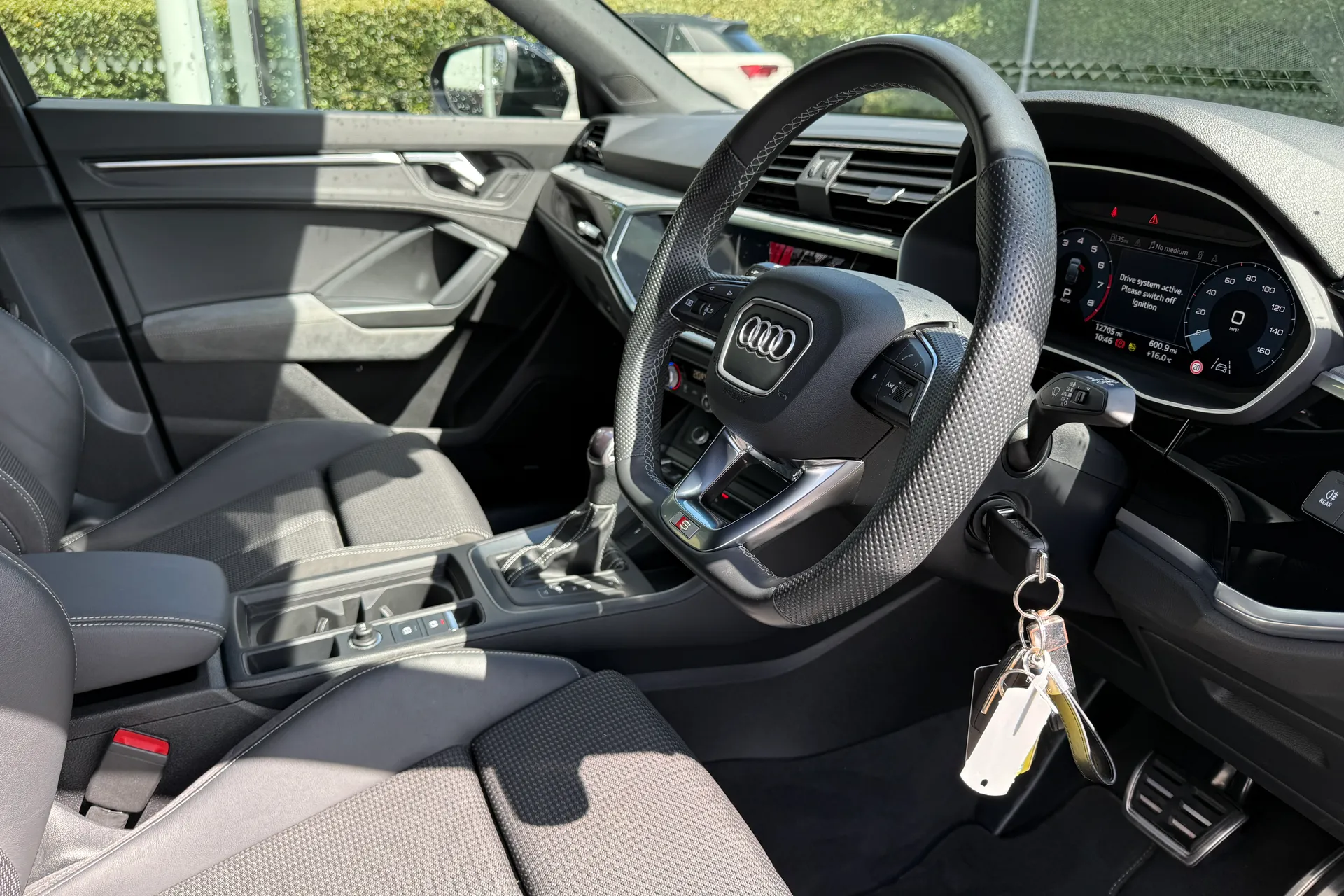 Audi Q3 thumbnail image number 14