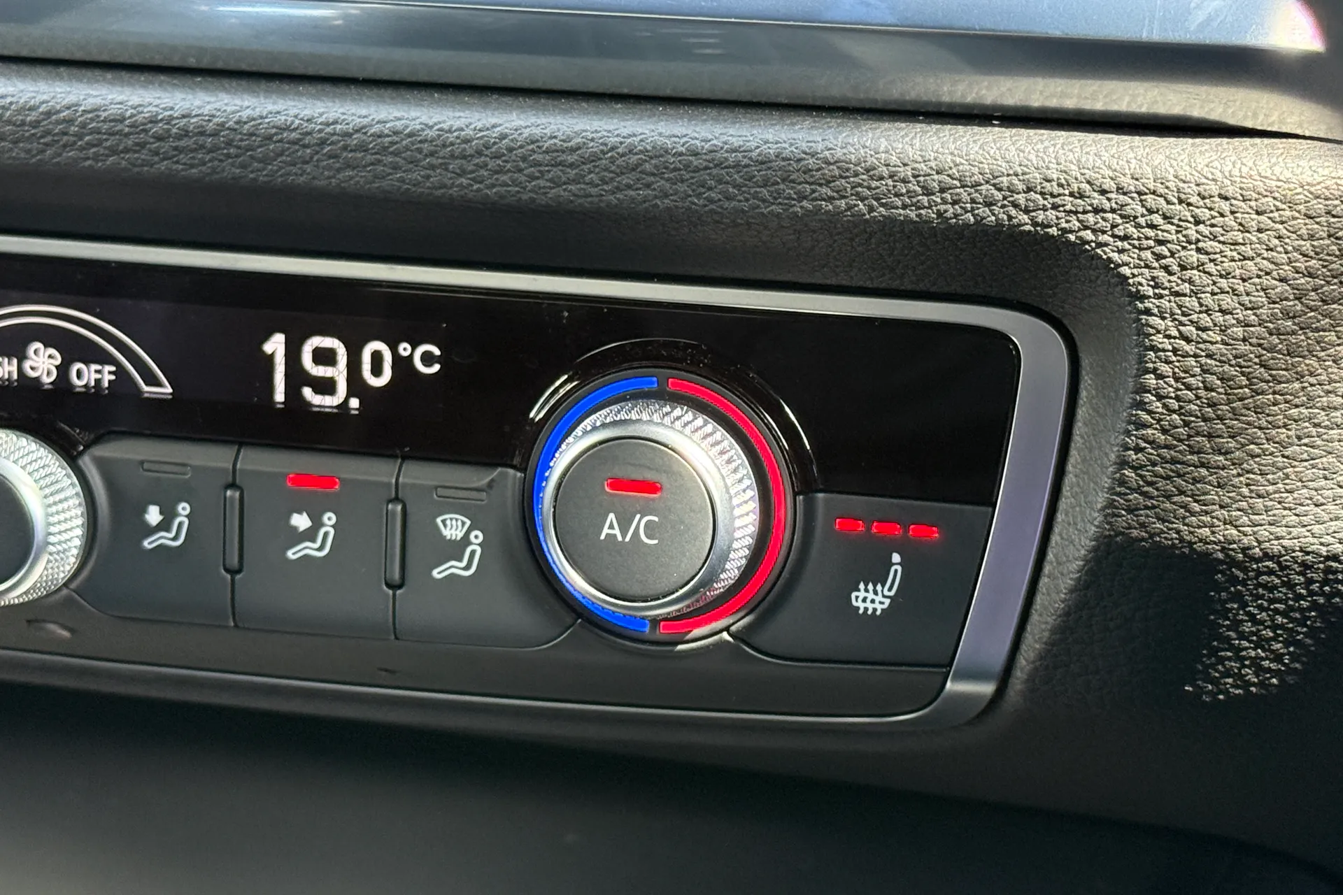 Audi Q3 thumbnail image number 20