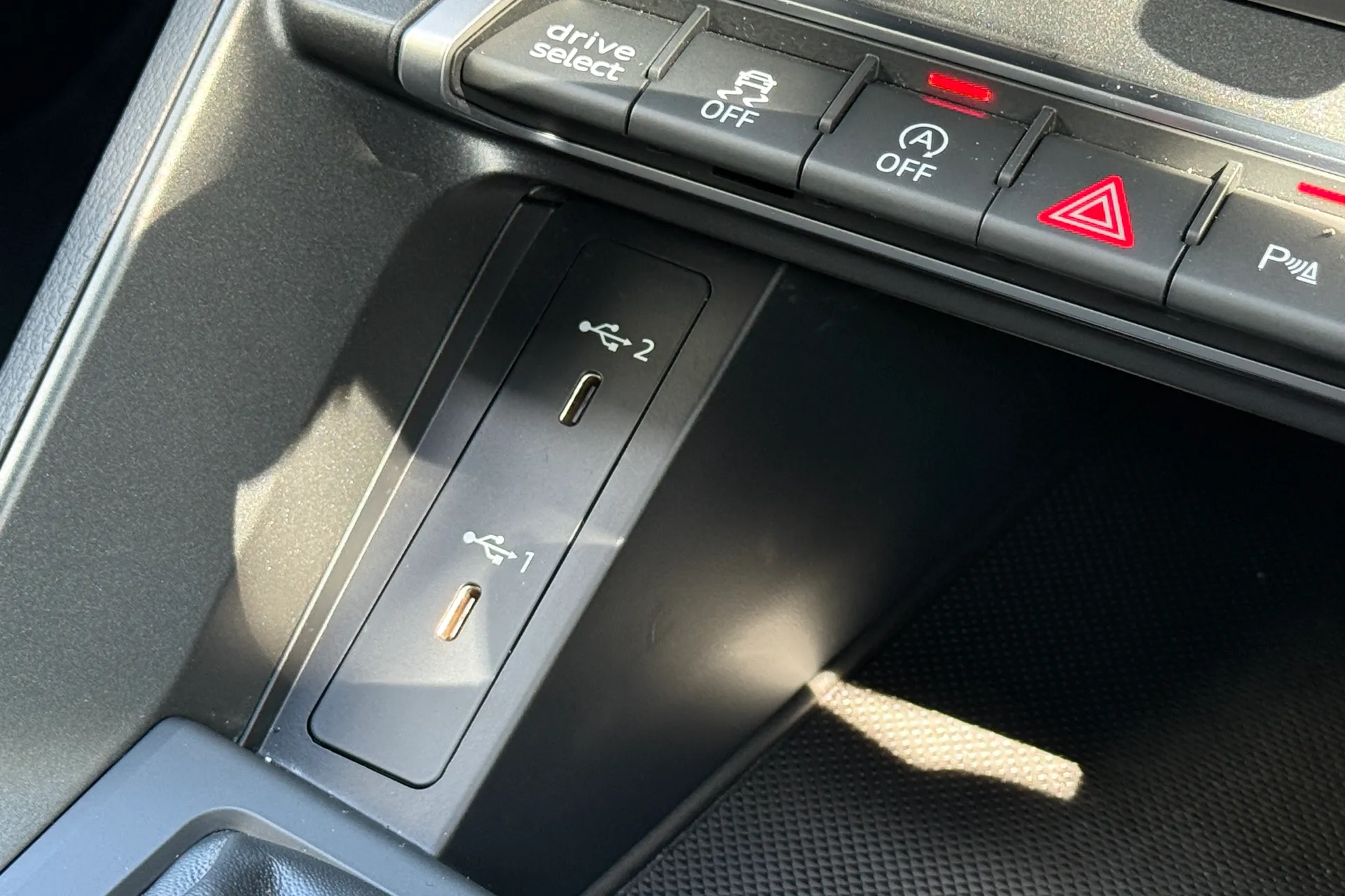 Audi Q3 thumbnail image number 22