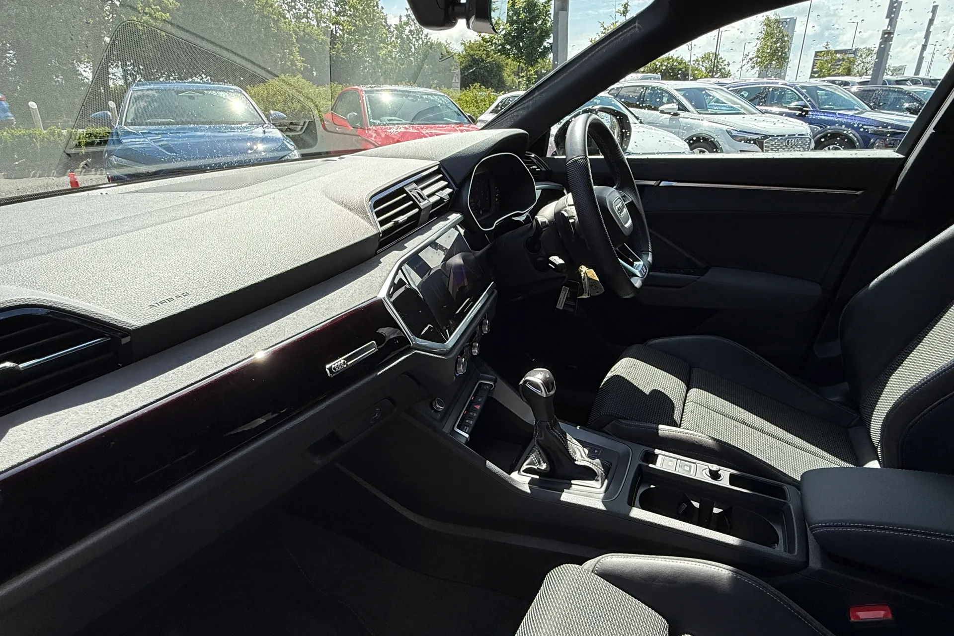 Audi Q3 thumbnail image number 38