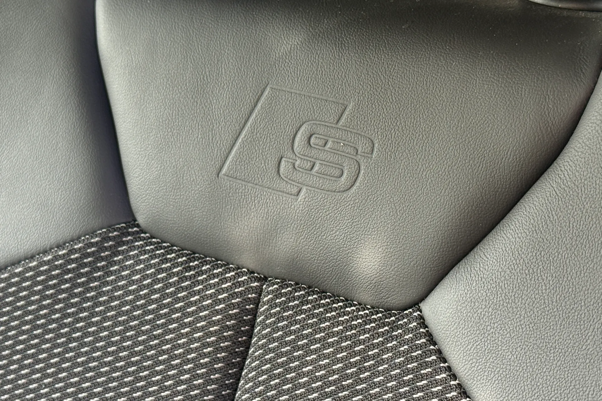 Audi Q3 thumbnail image number 49