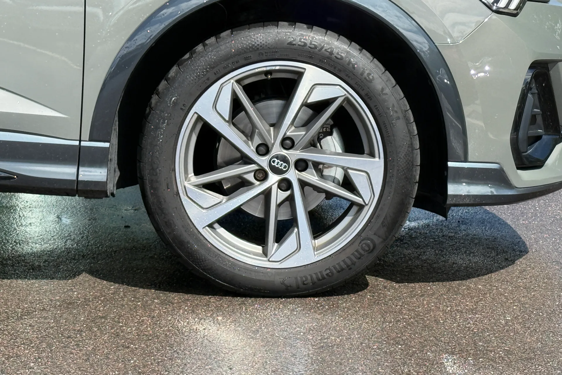 Audi Q3 thumbnail image number 17