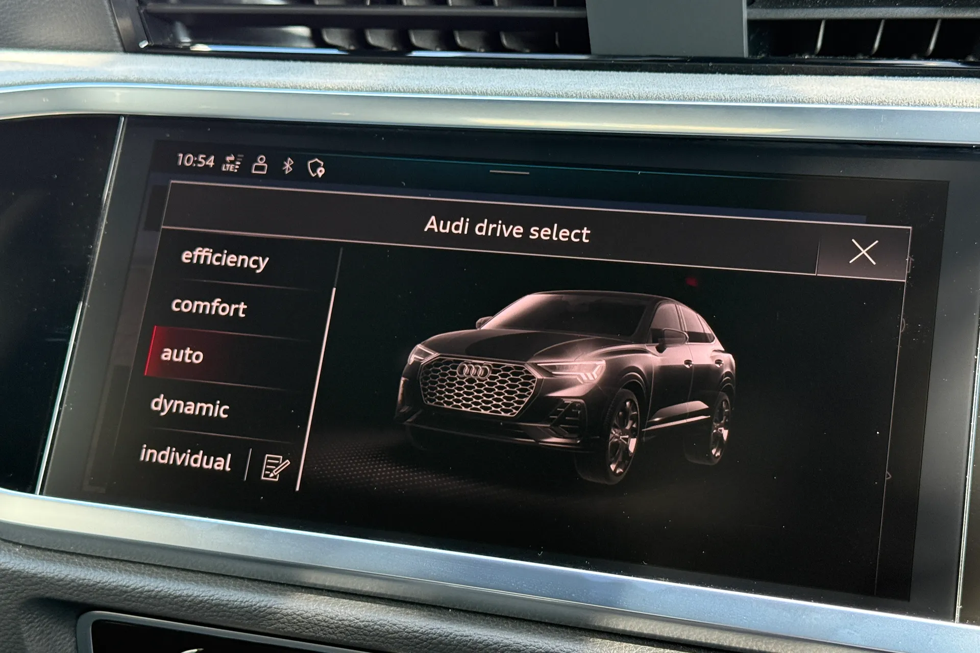 Audi Q3 thumbnail image number 29