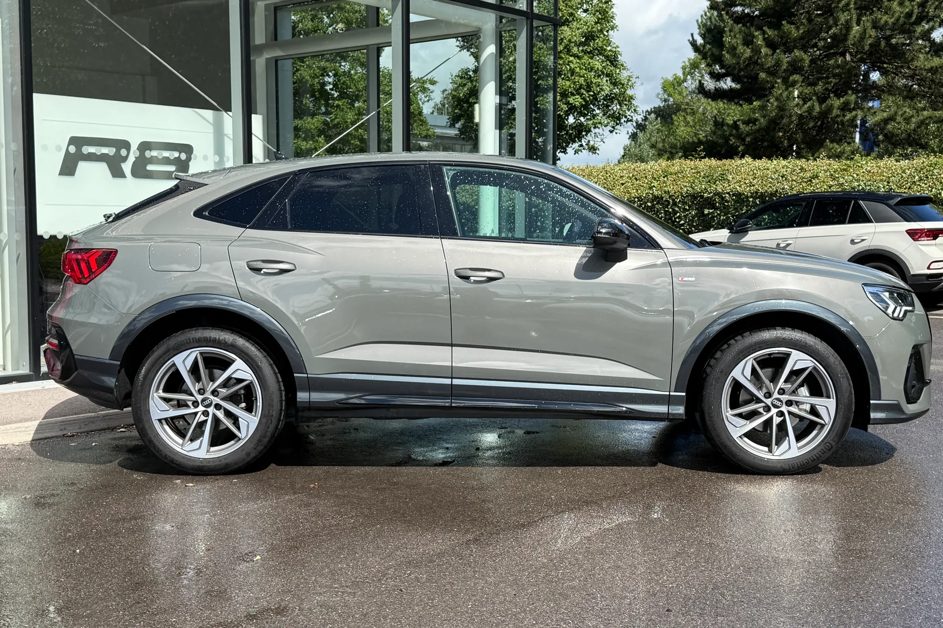 Audi Q3 thumbnail image number 2