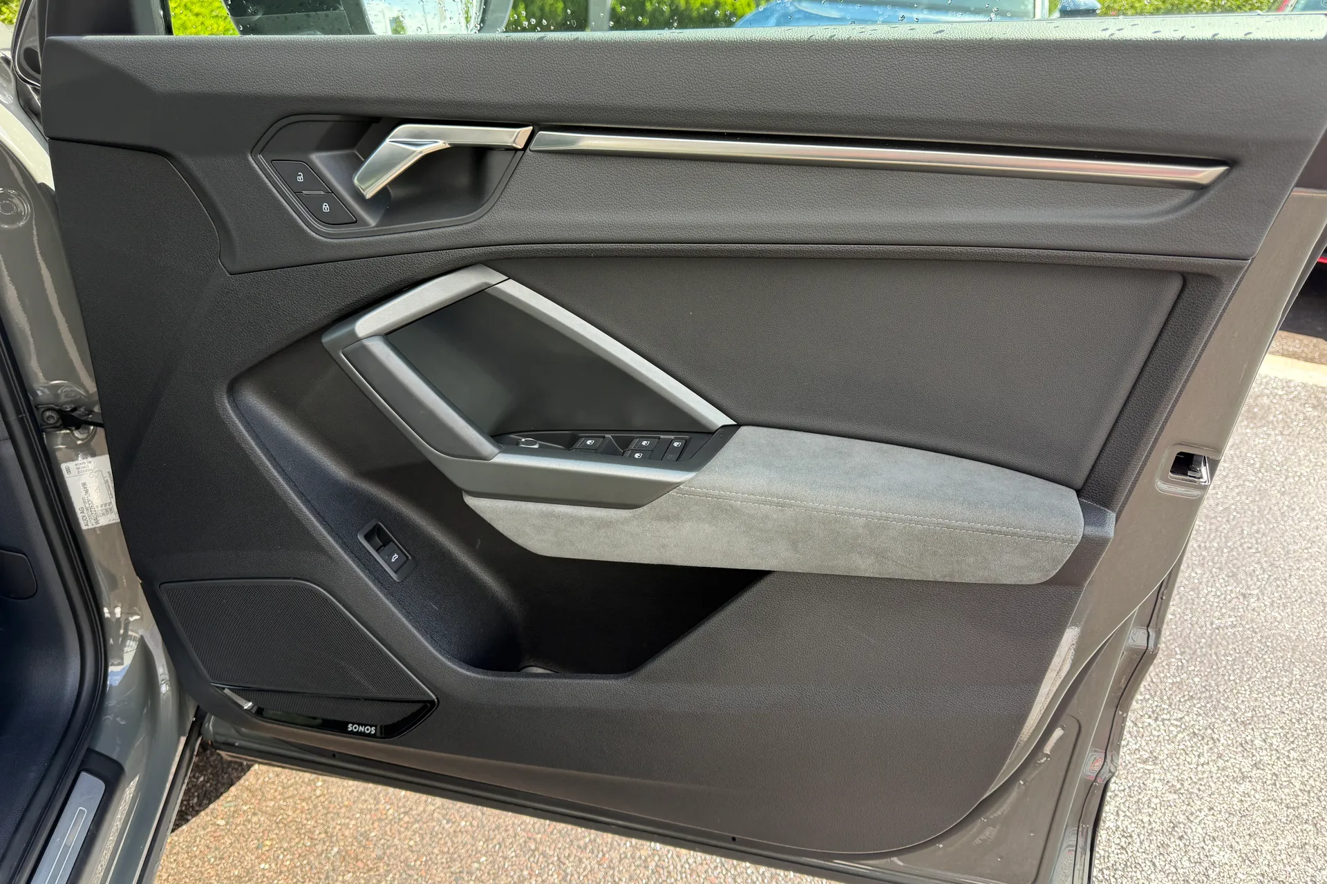 Audi Q3 thumbnail image number 32
