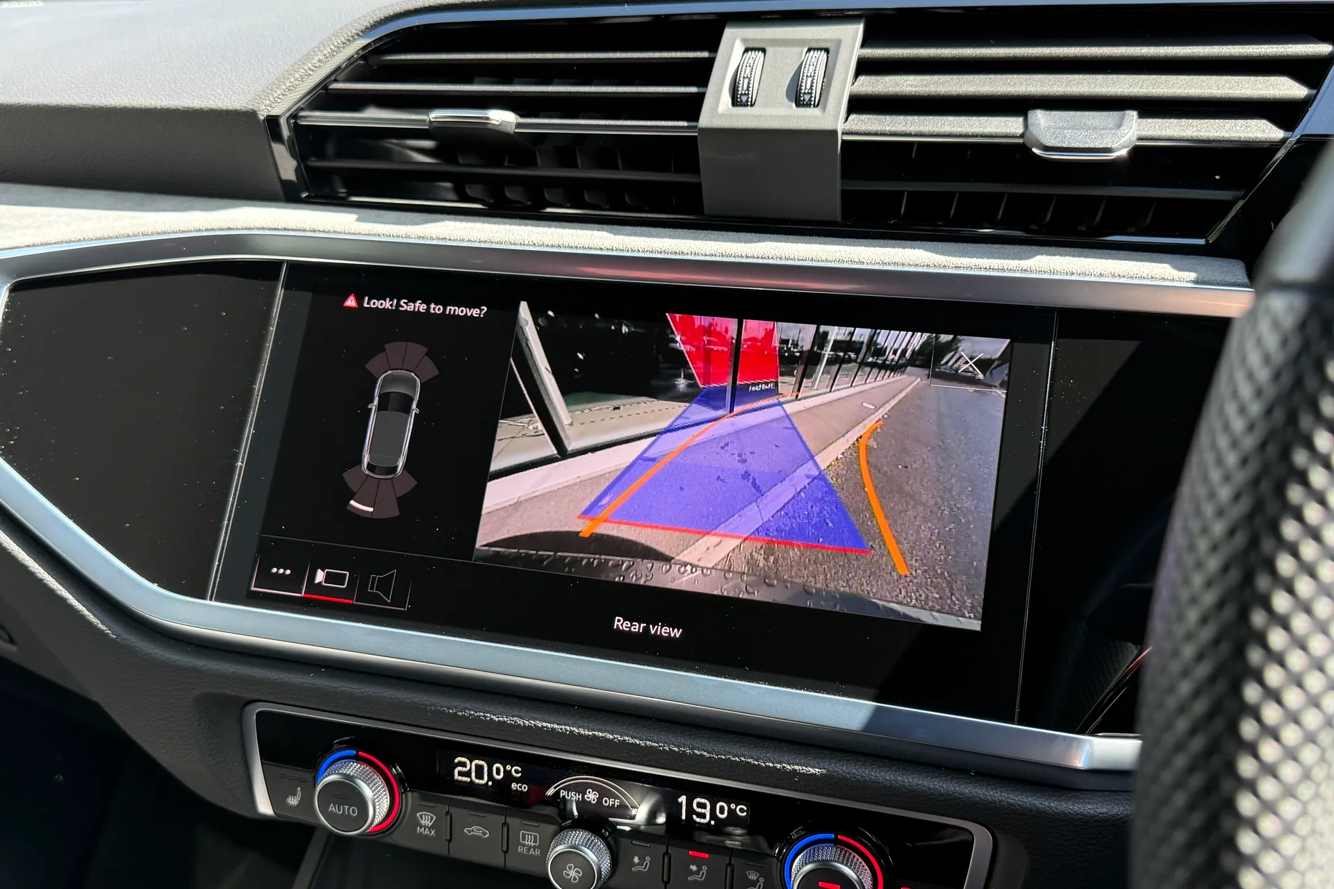 Audi Q3 thumbnail image number 3