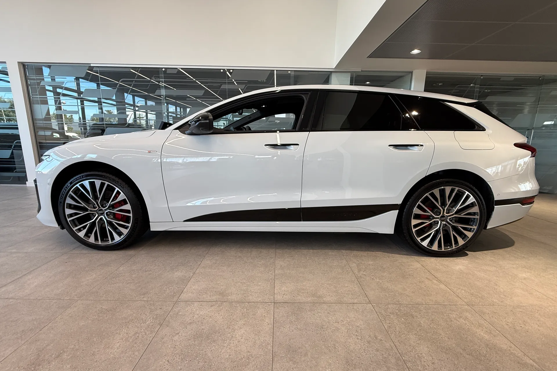 Audi A6 thumbnail image number 25
