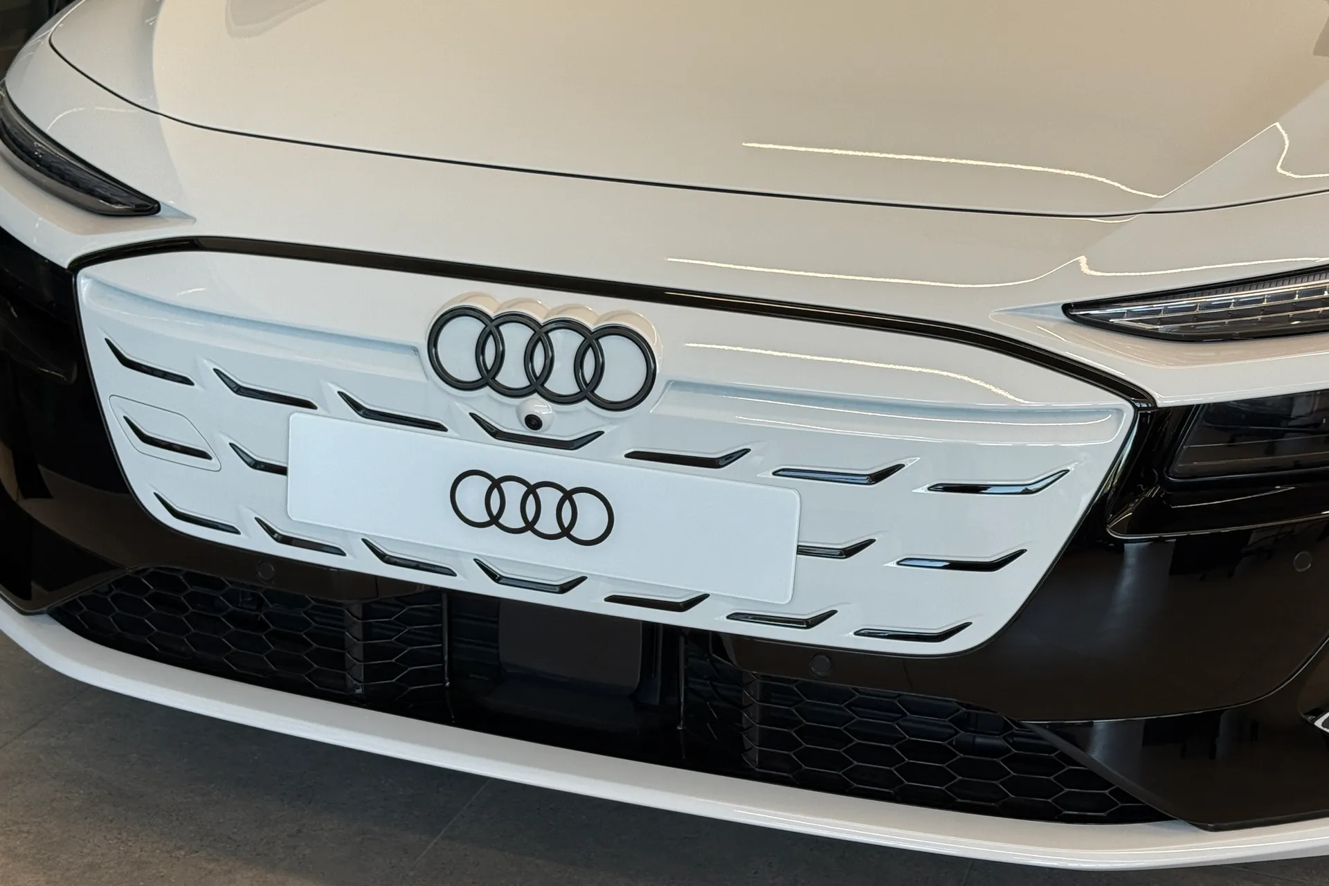 Audi A6 thumbnail image number 6
