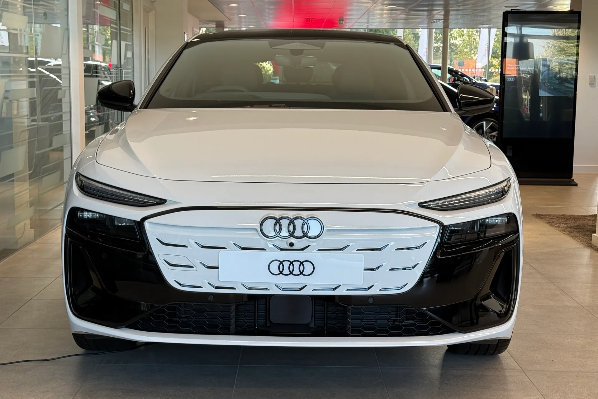 Audi A6 thumbnail image number 2