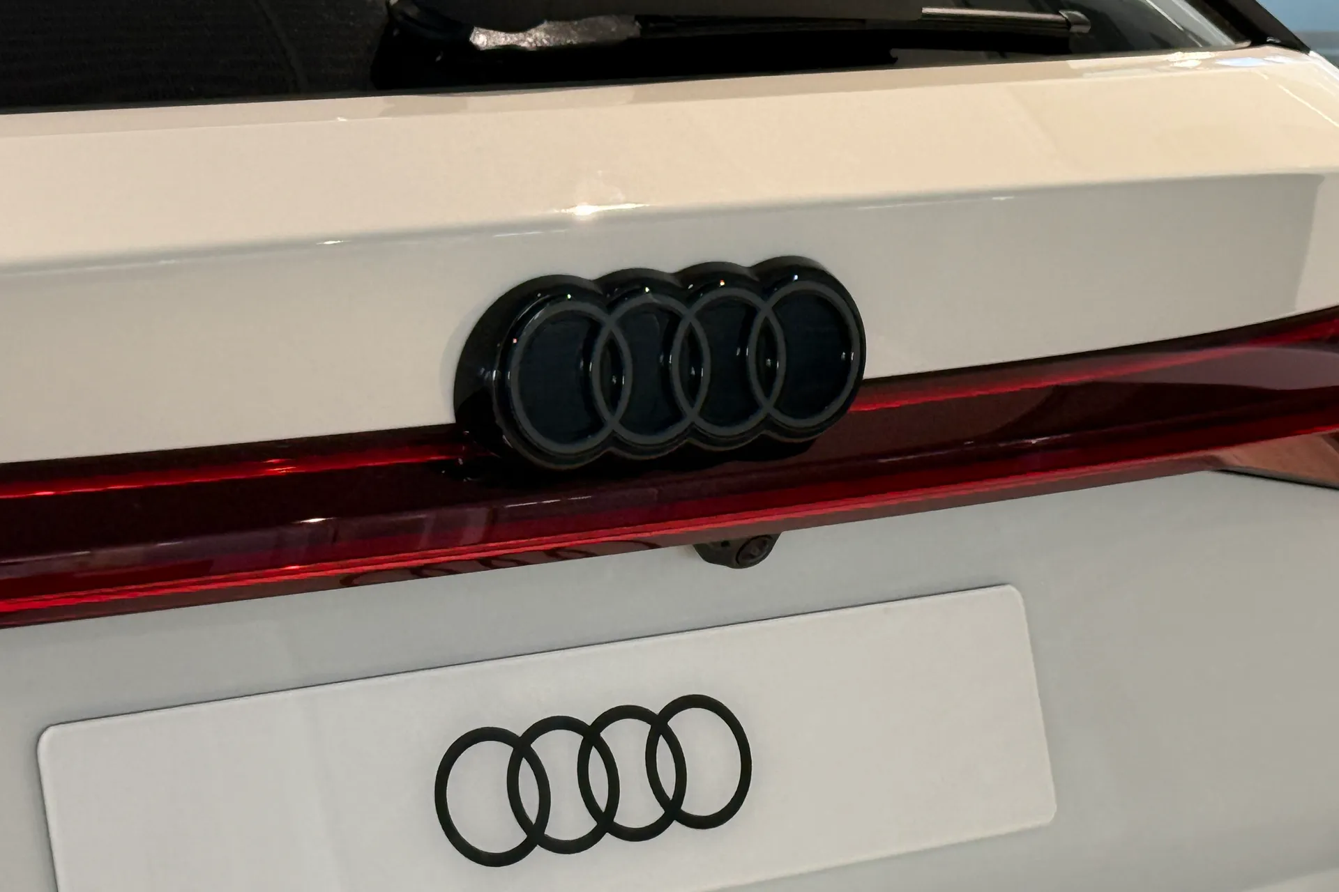 Audi A6 thumbnail image number 27