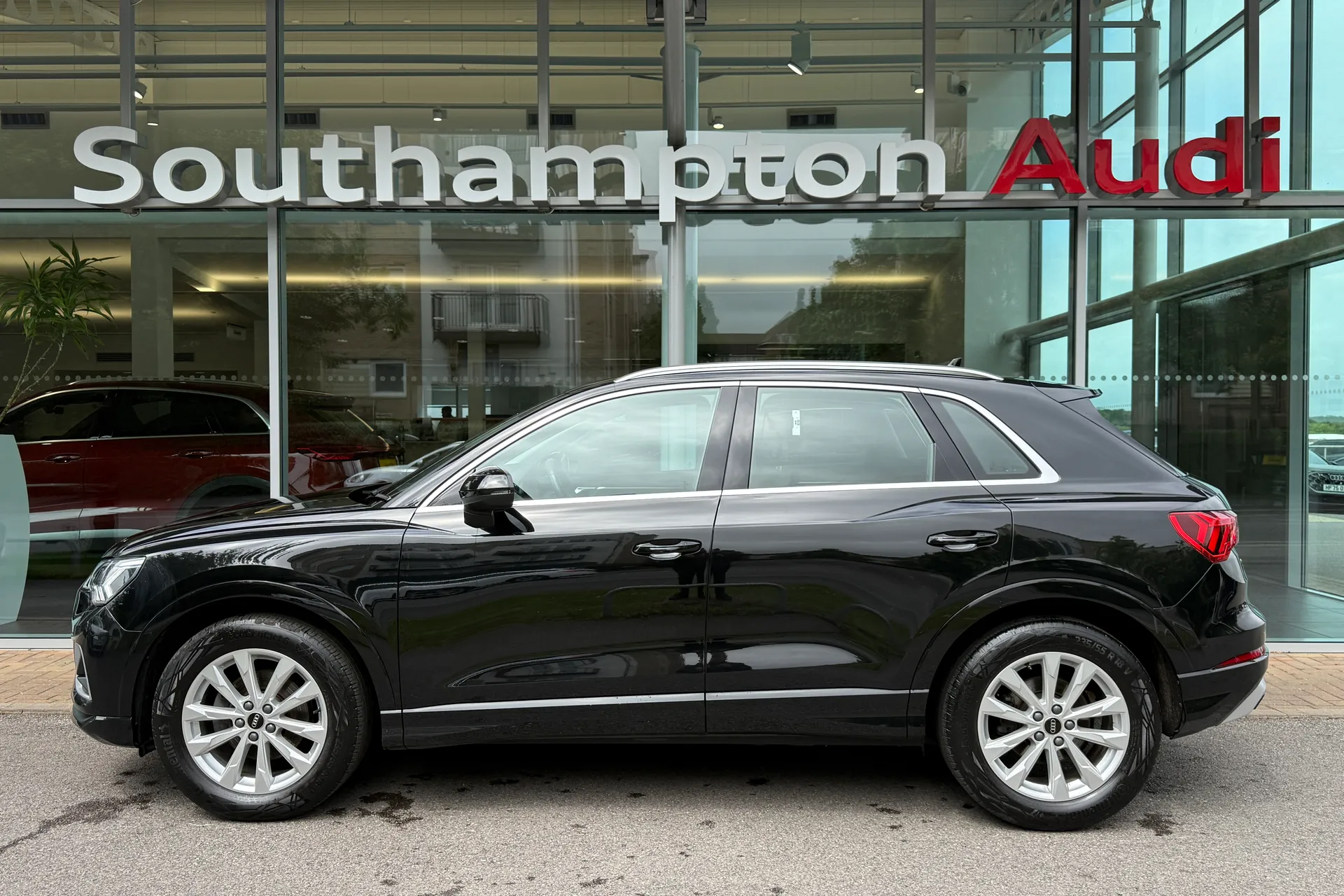 Audi Q3 thumbnail image number 54