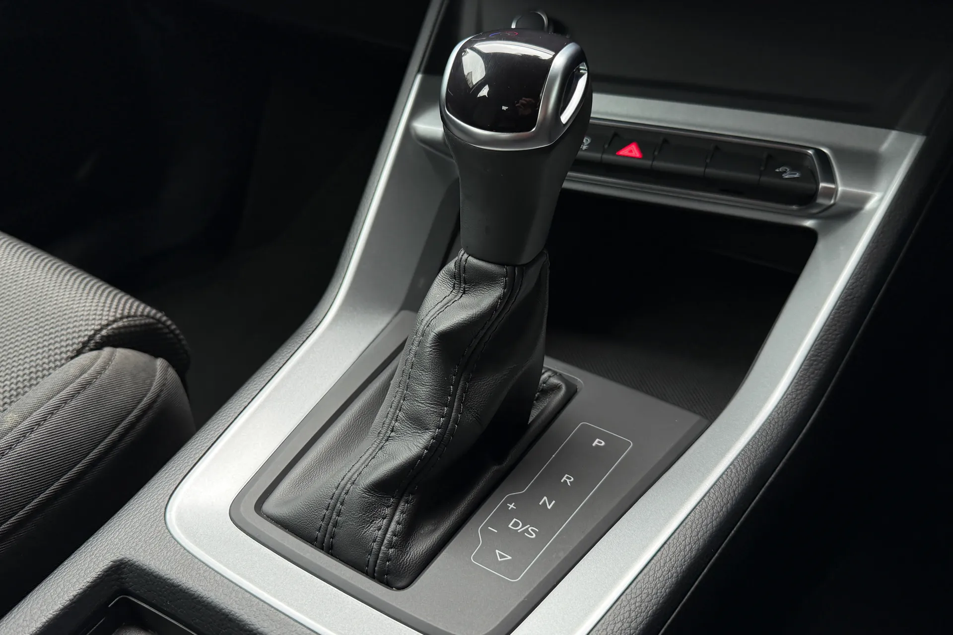Audi Q3 thumbnail image number 25