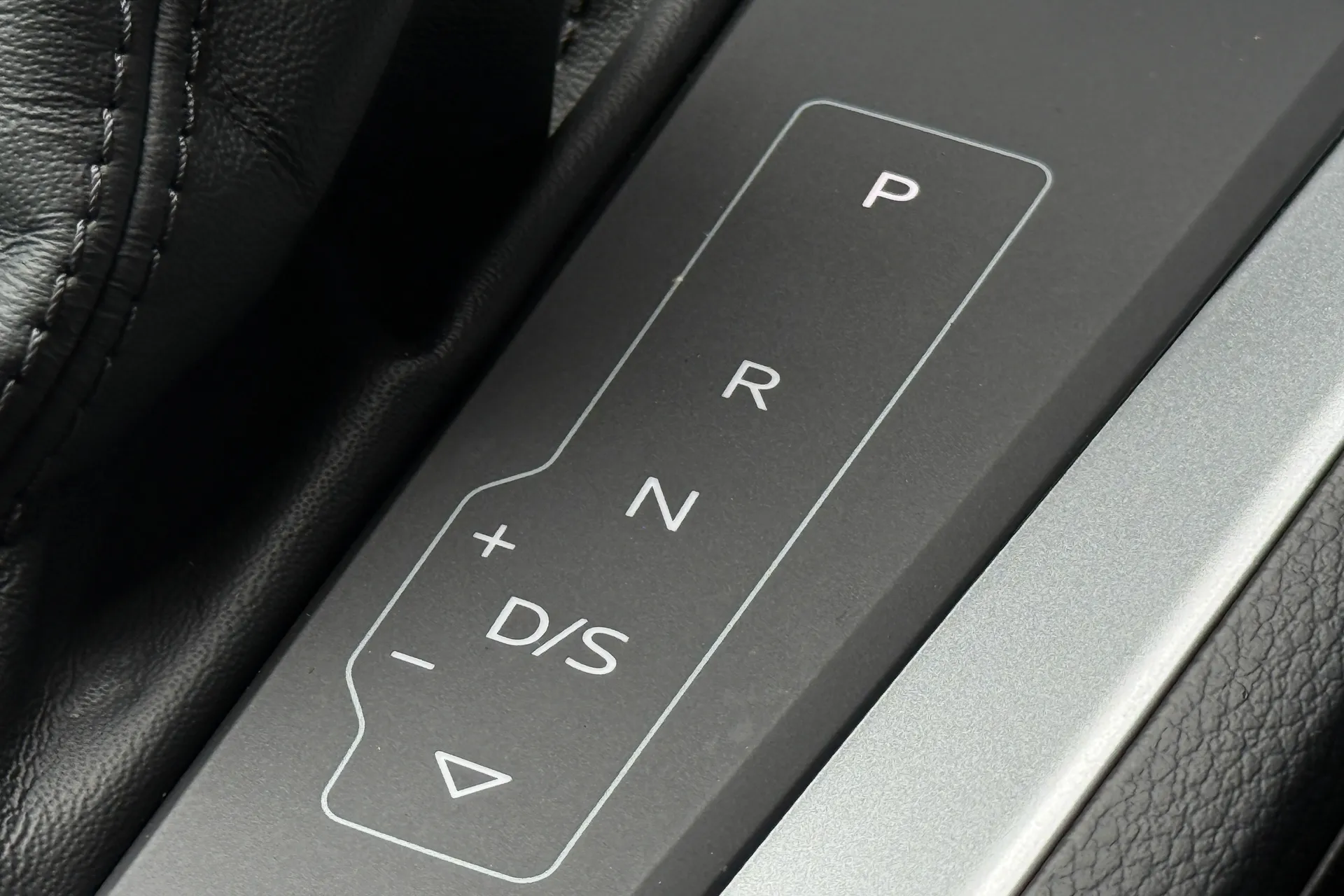 Audi Q3 thumbnail image number 24