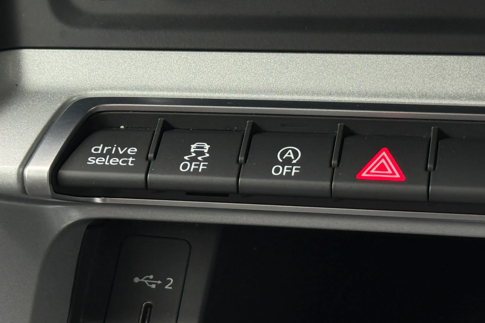 Audi Q3 thumbnail image number 21