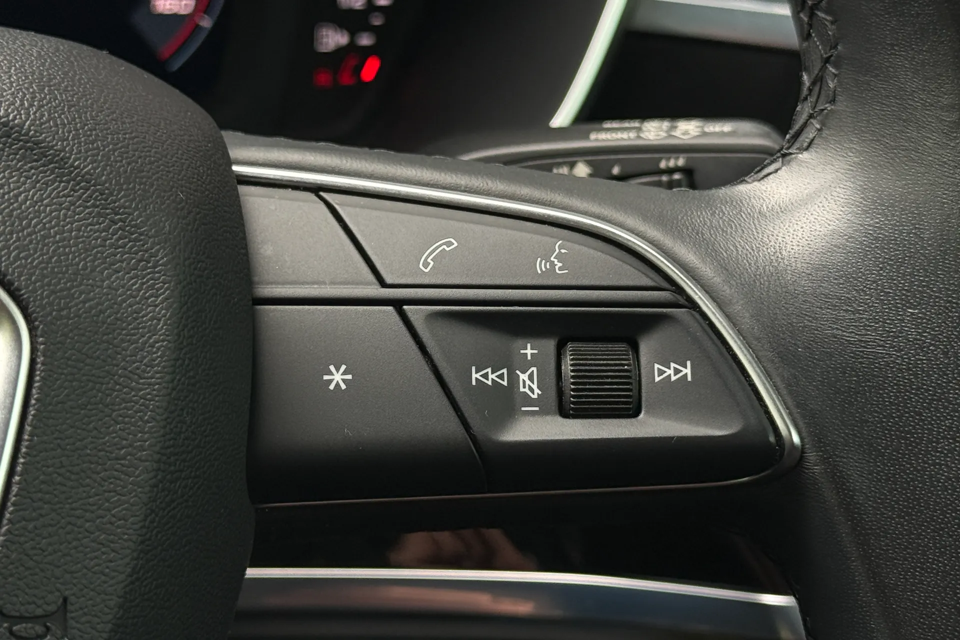 Audi Q3 thumbnail image number 14