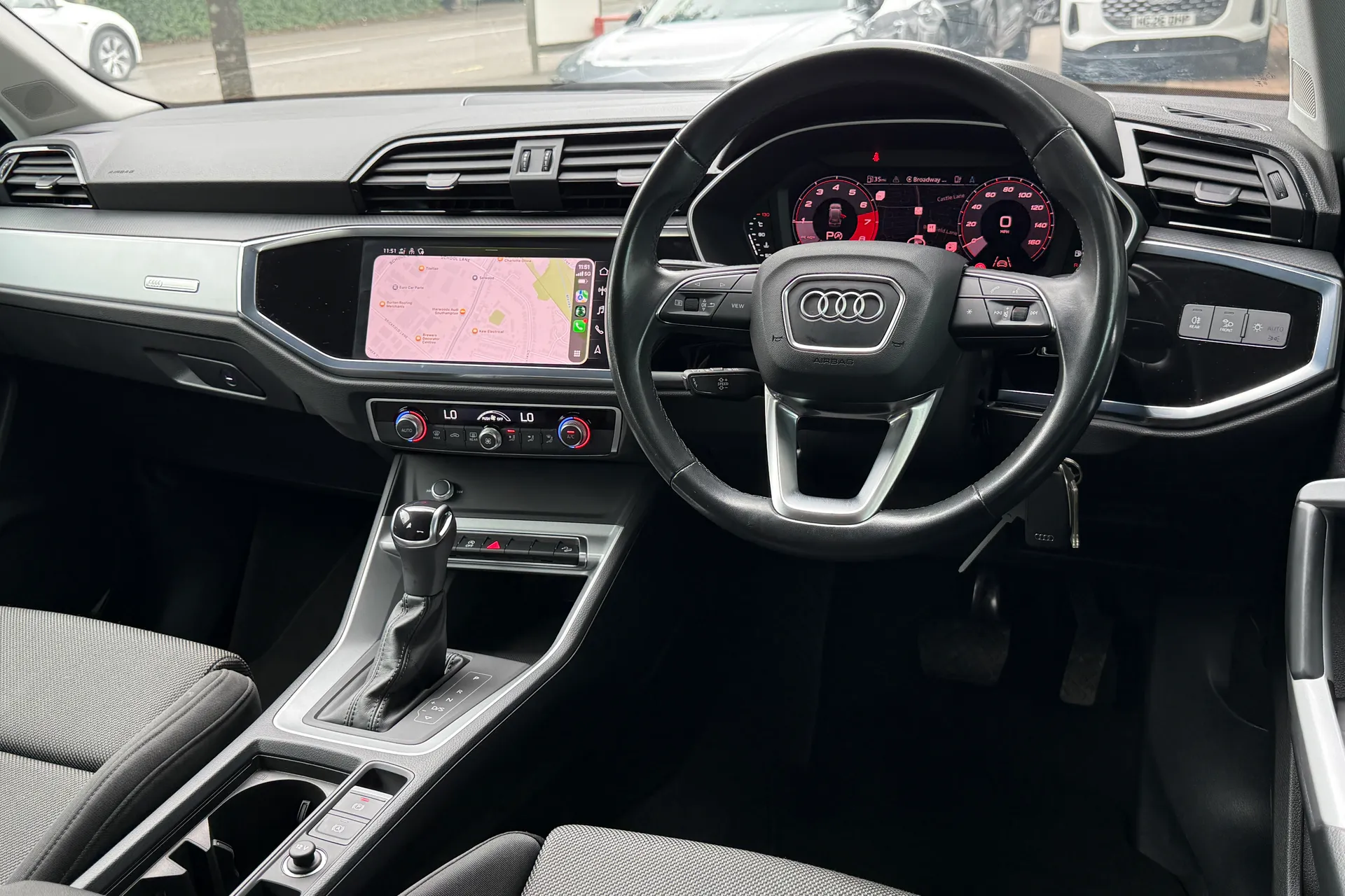 Audi Q3 thumbnail image number 38