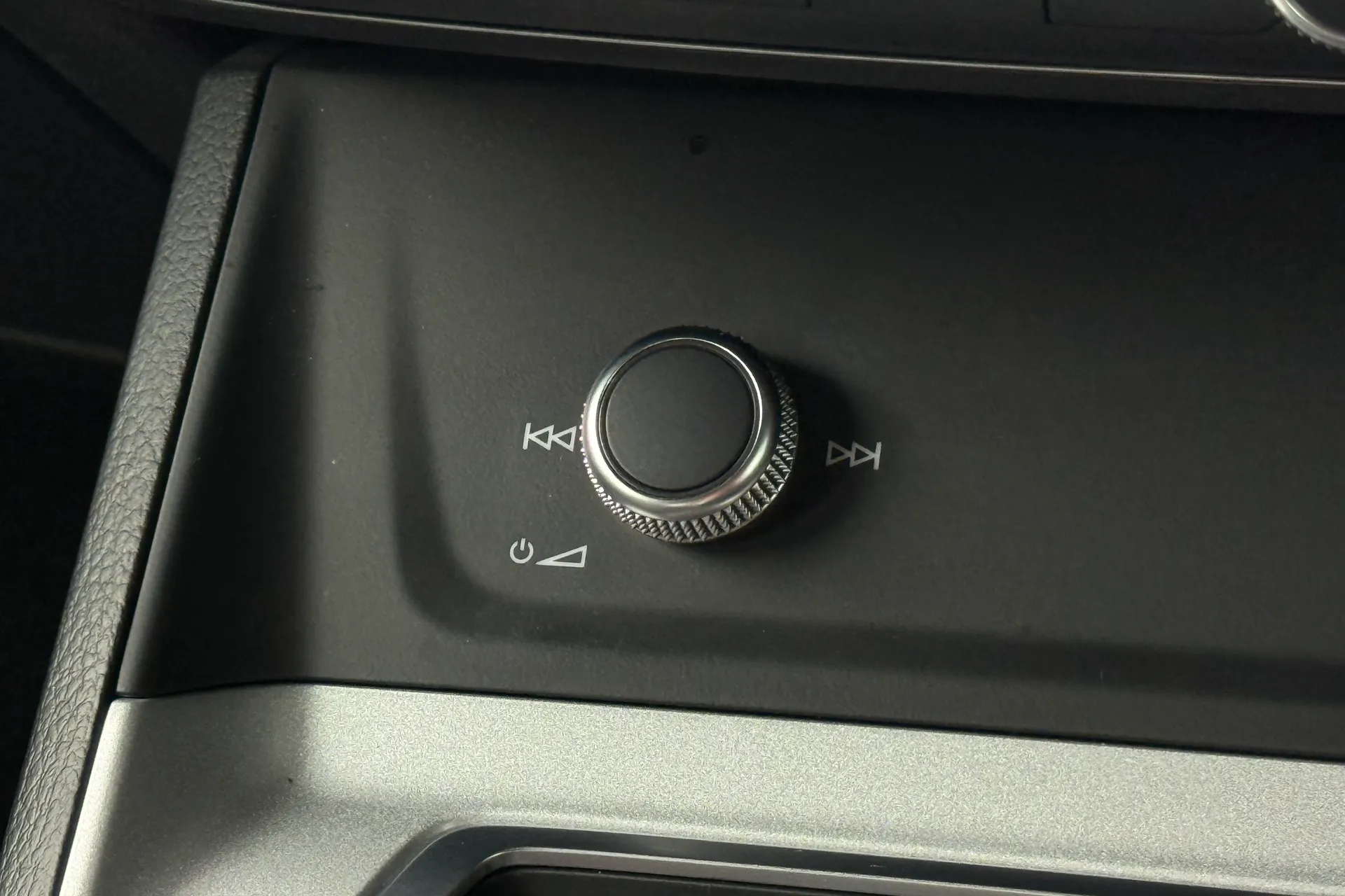 Audi Q3 thumbnail image number 20