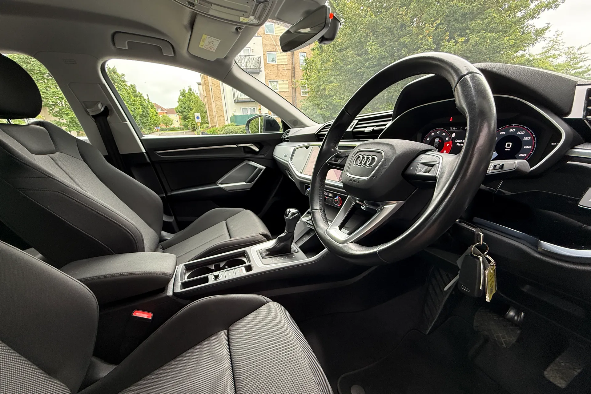 Audi Q3 thumbnail image number 11