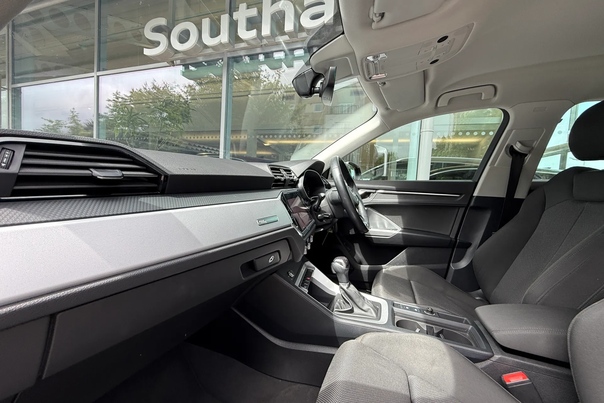 Audi Q3 thumbnail image number 8