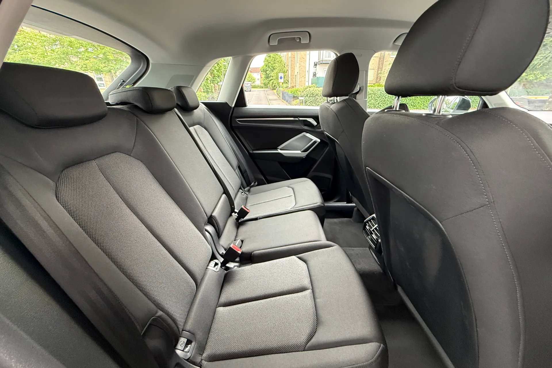 Audi Q3 thumbnail image number 40