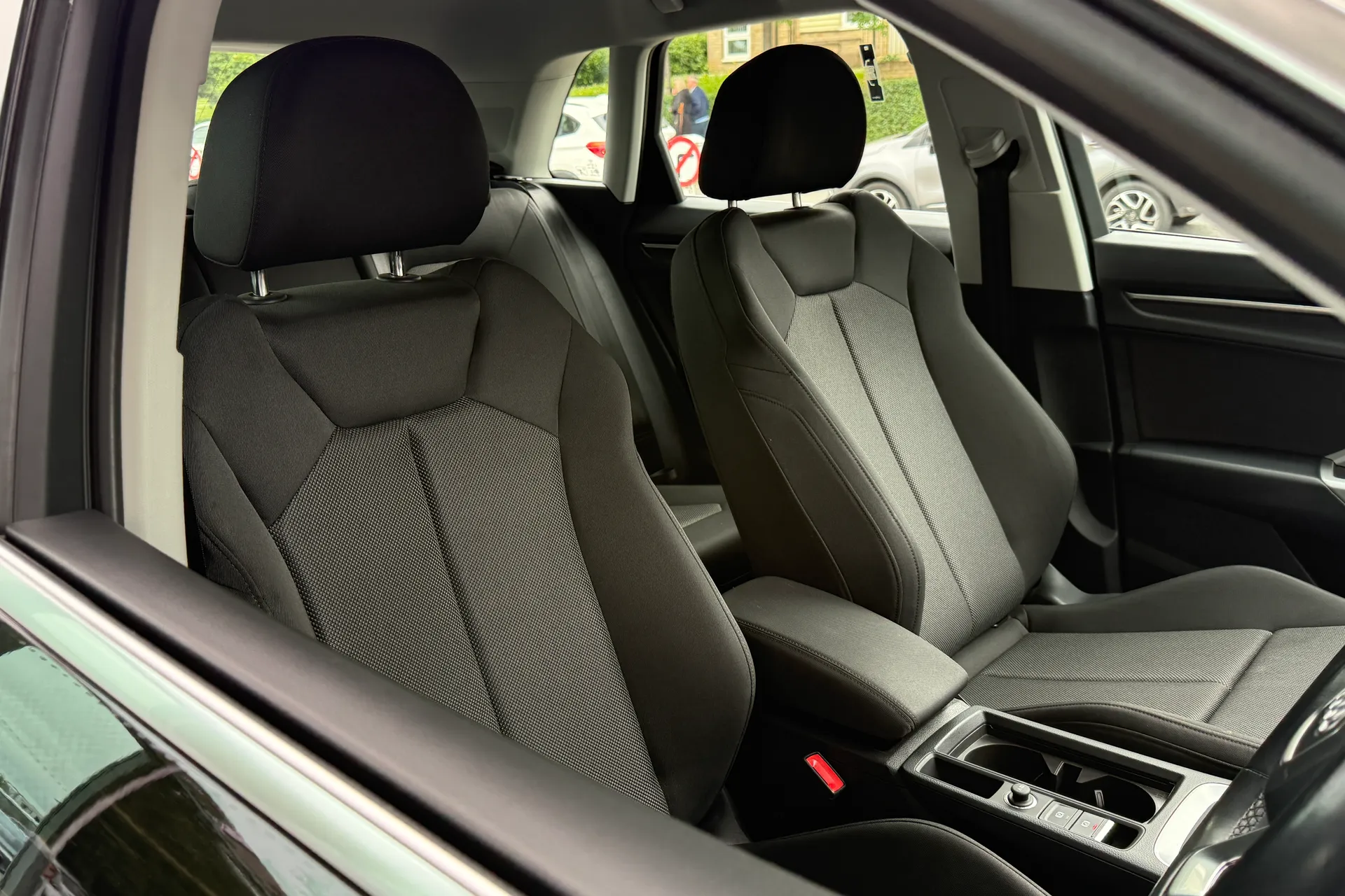Audi Q3 thumbnail image number 35