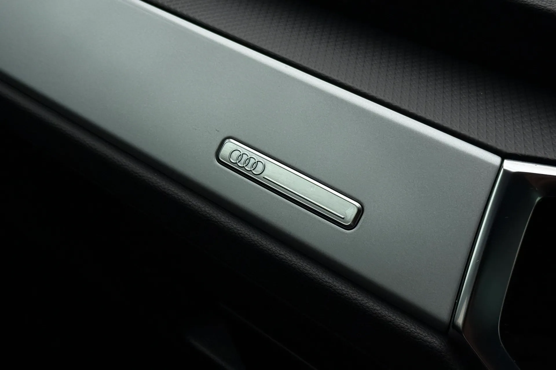 Audi Q3 thumbnail image number 29