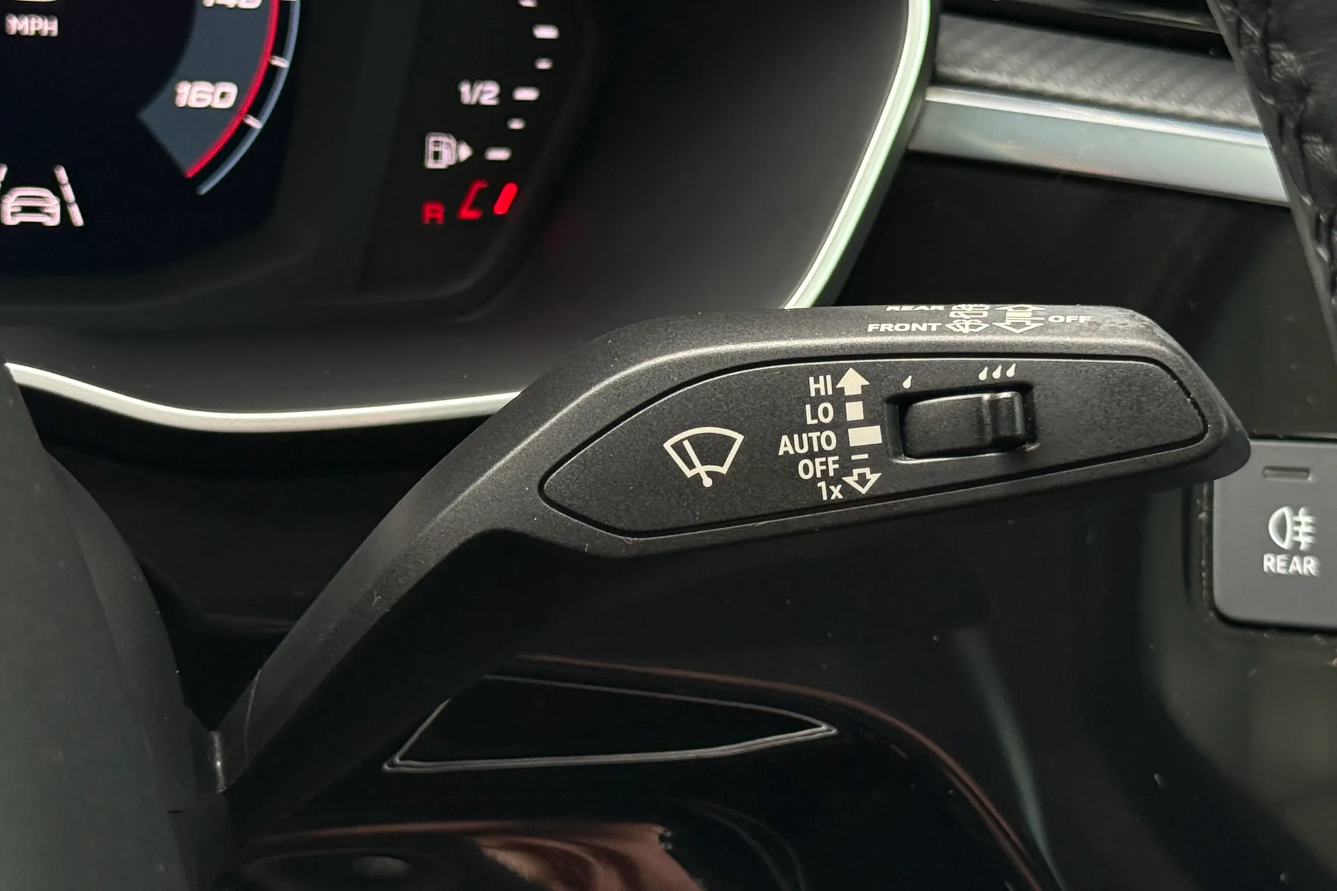 Audi Q3 thumbnail image number 16