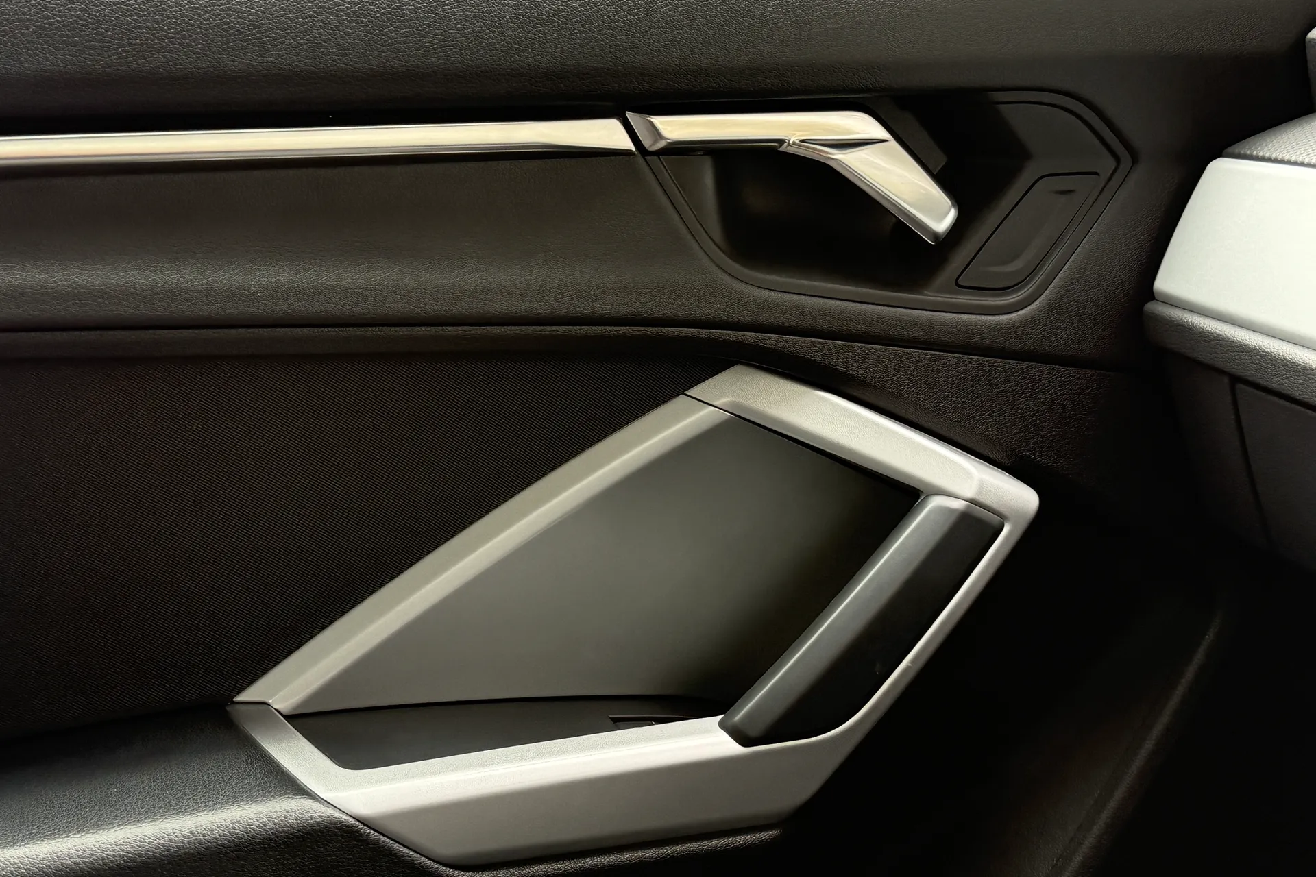 Audi Q3 thumbnail image number 30