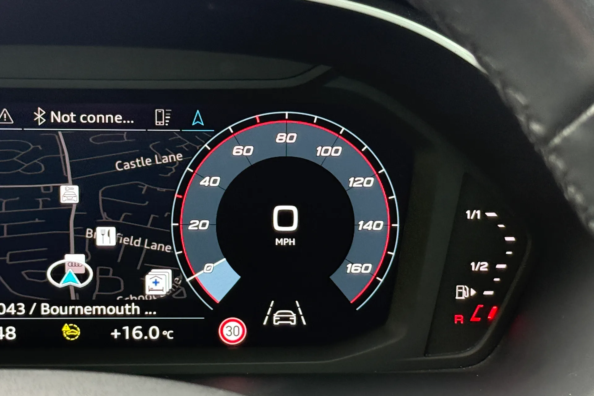 Audi Q3 thumbnail image number 12