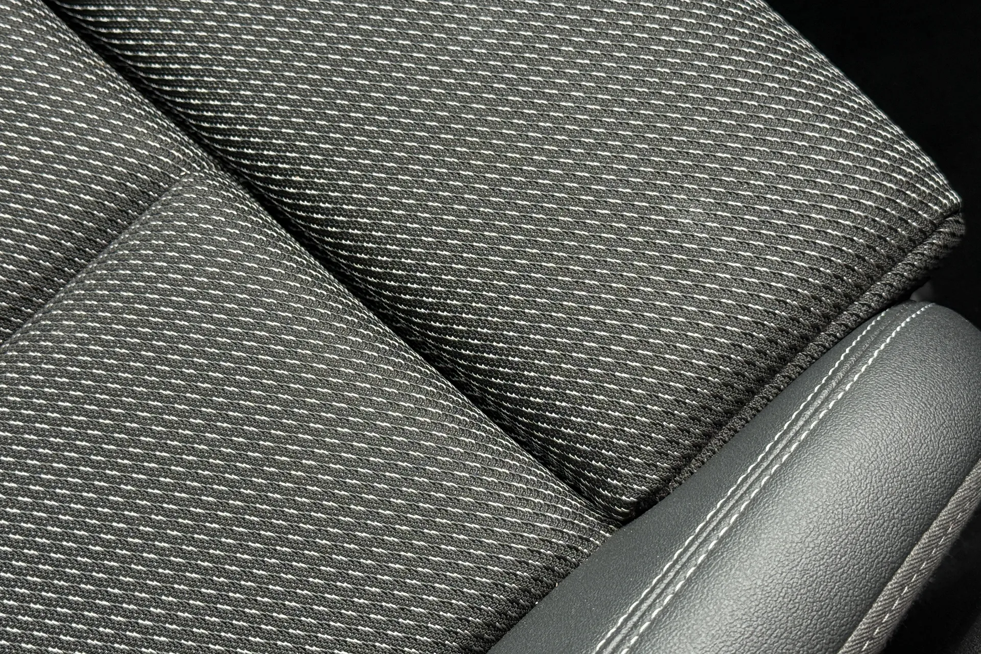 Audi Q4 thumbnail image number 28