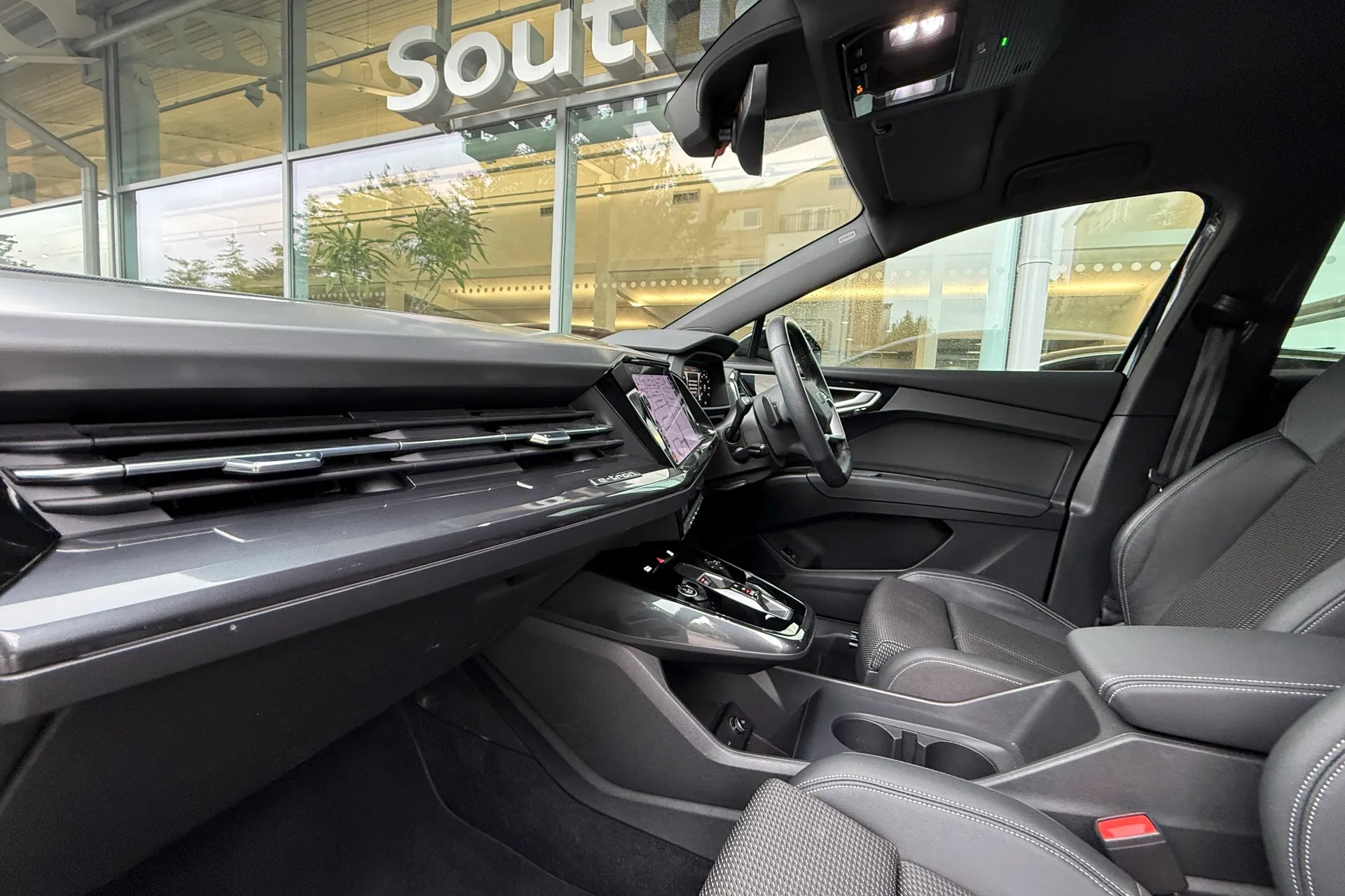 Audi Q4 thumbnail image number 9