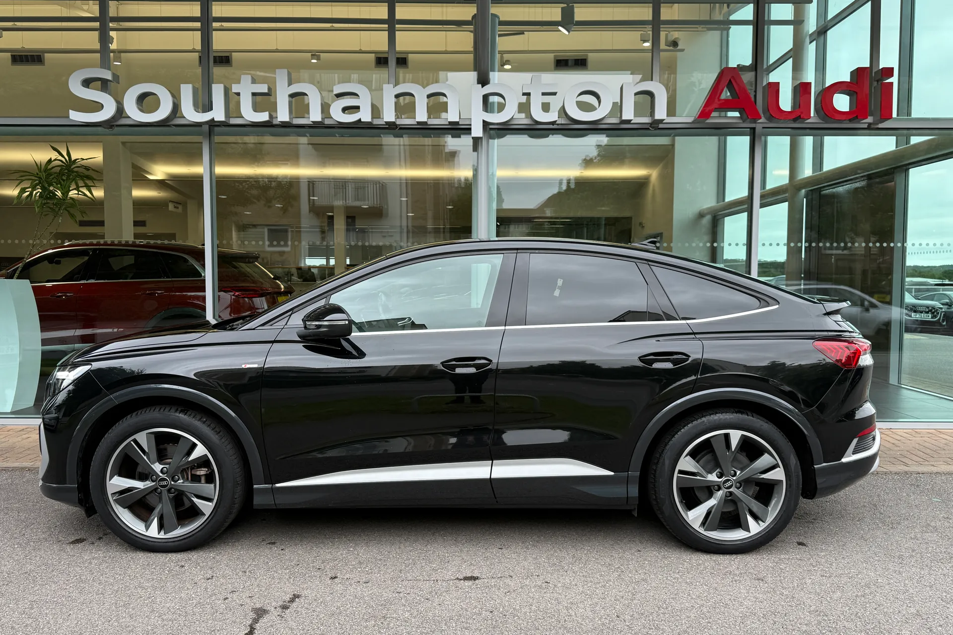 Audi Q4 thumbnail image number 50