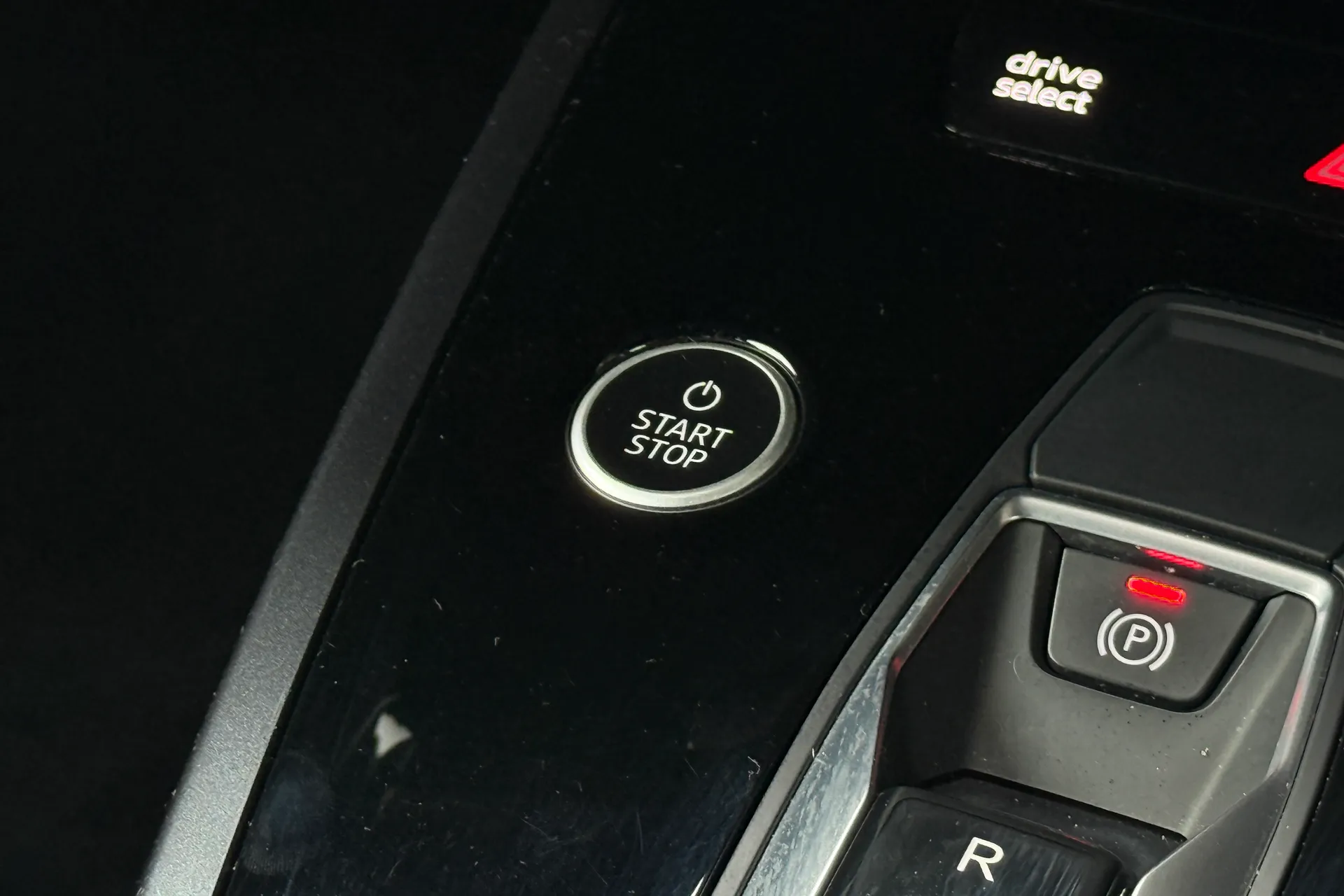 Audi Q4 thumbnail image number 25