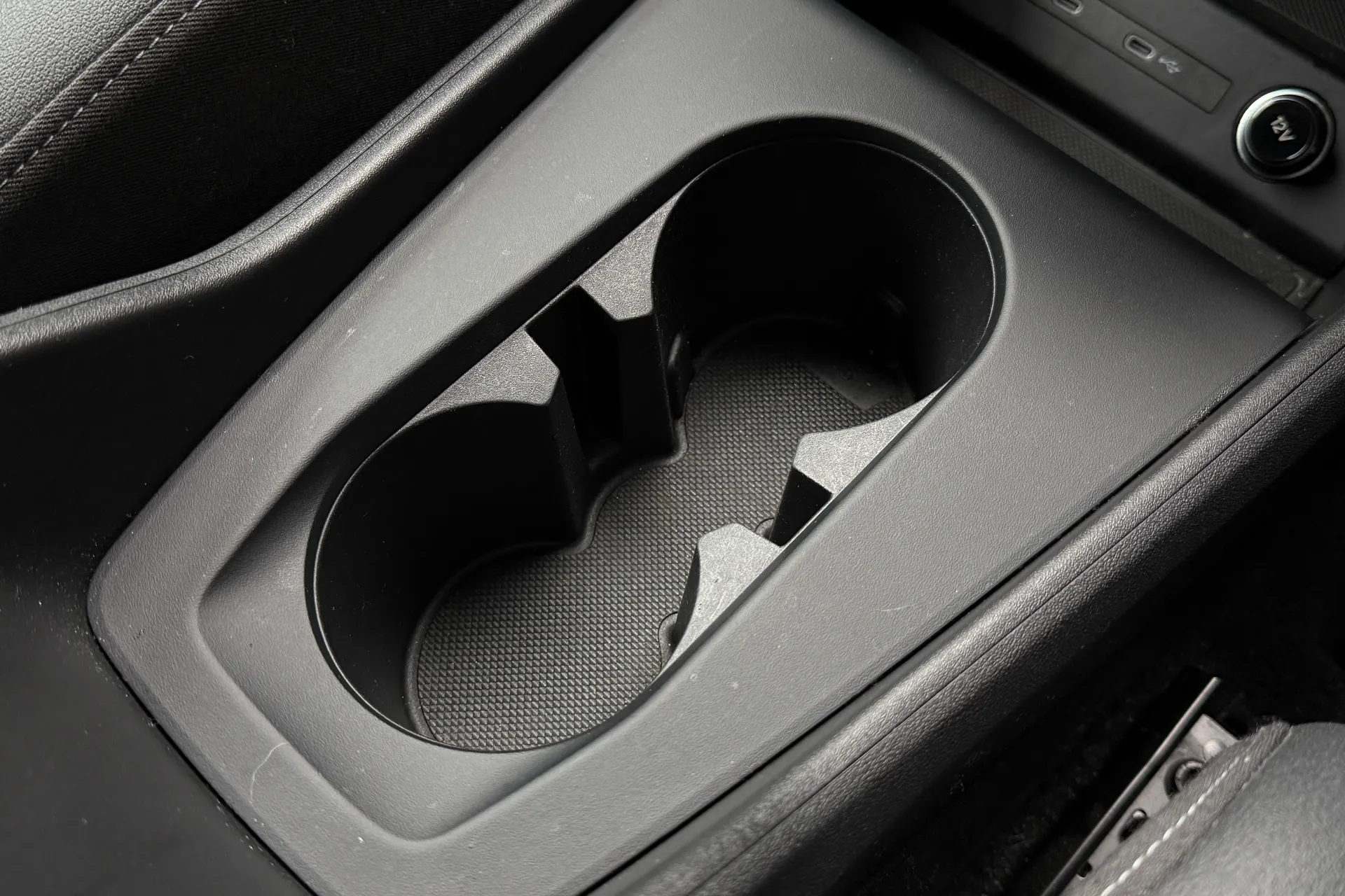 Audi Q4 thumbnail image number 32