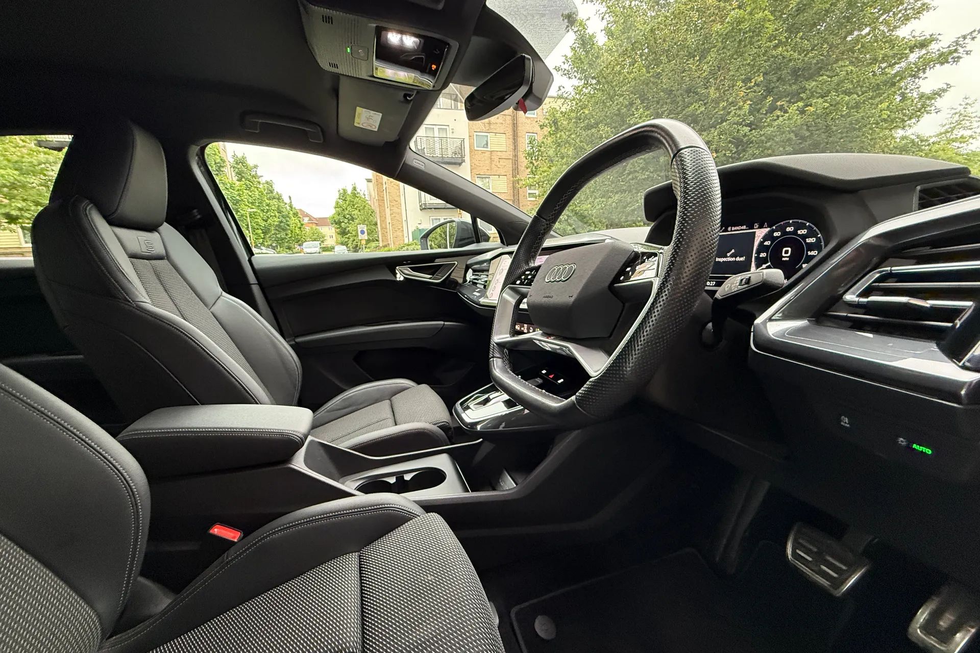Audi Q4 thumbnail image number 12
