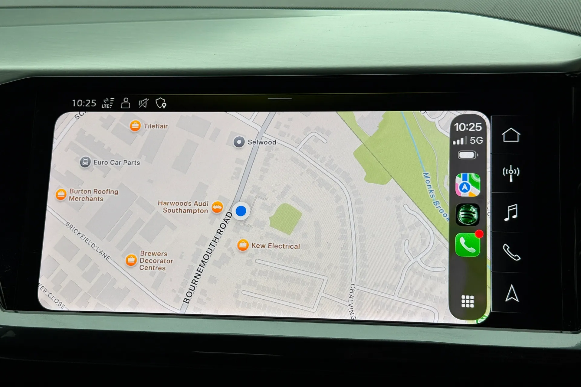 Audi Q4 thumbnail image number 5