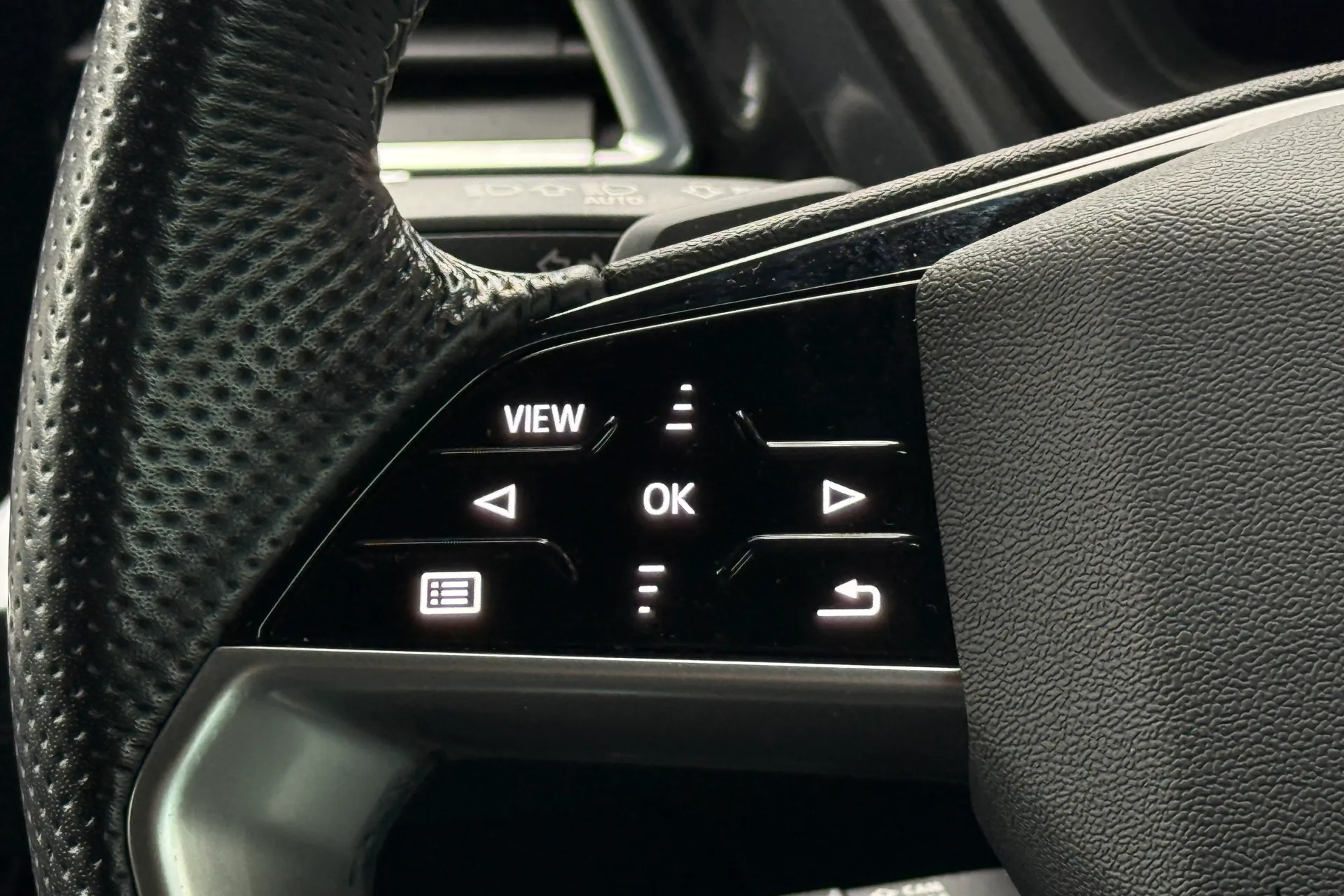 Audi Q4 thumbnail image number 17