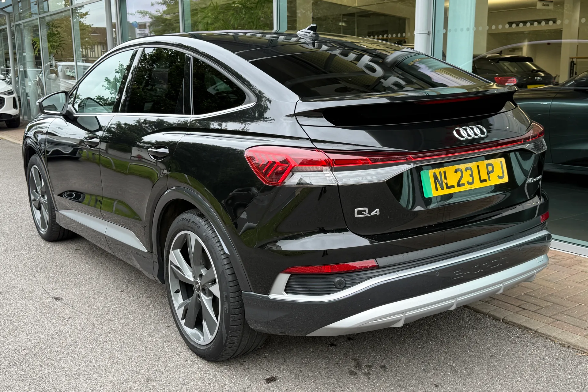 Audi Q4 thumbnail image number 10