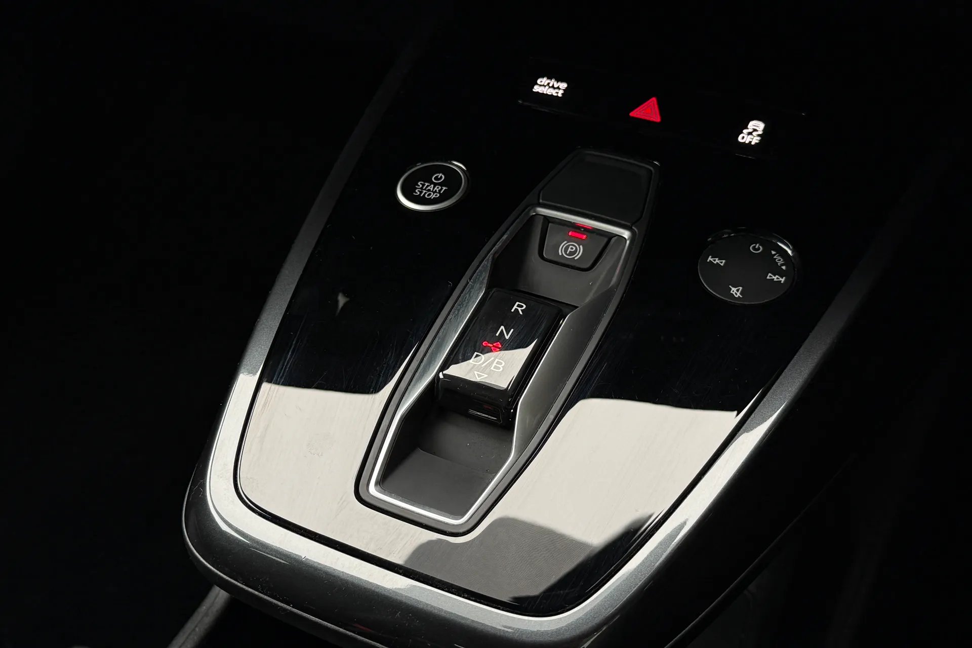 Audi Q4 thumbnail image number 23