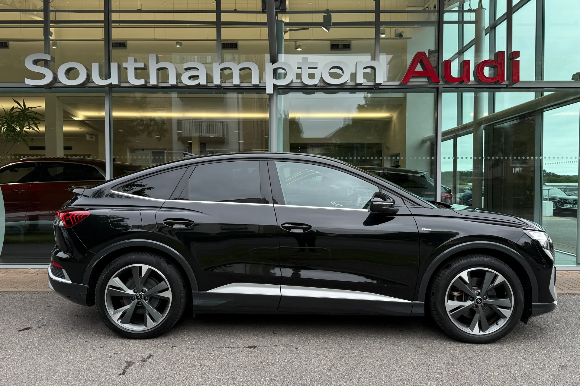 Audi Q4 thumbnail image number 2