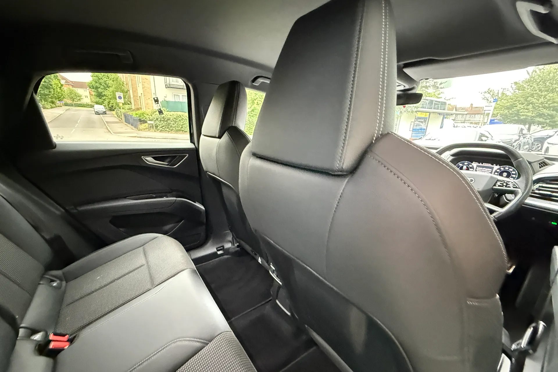 Audi Q4 thumbnail image number 41