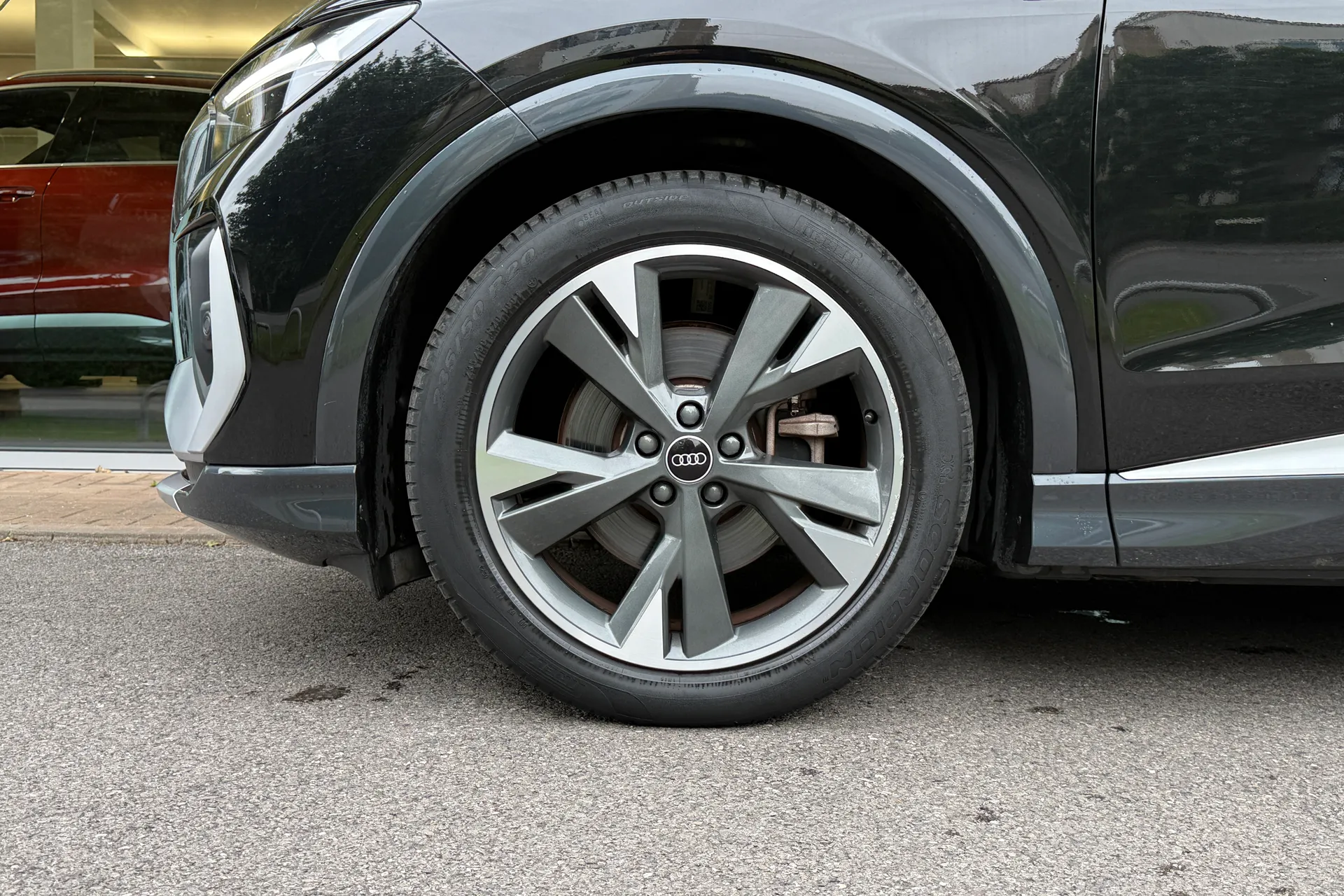 Audi Q4 thumbnail image number 11