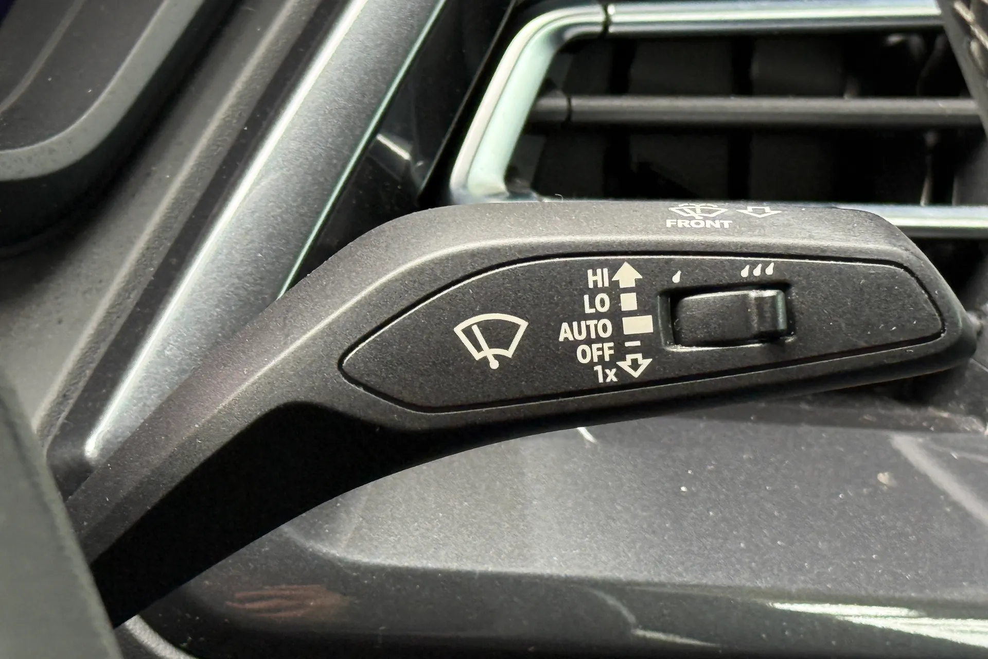Audi Q4 thumbnail image number 18