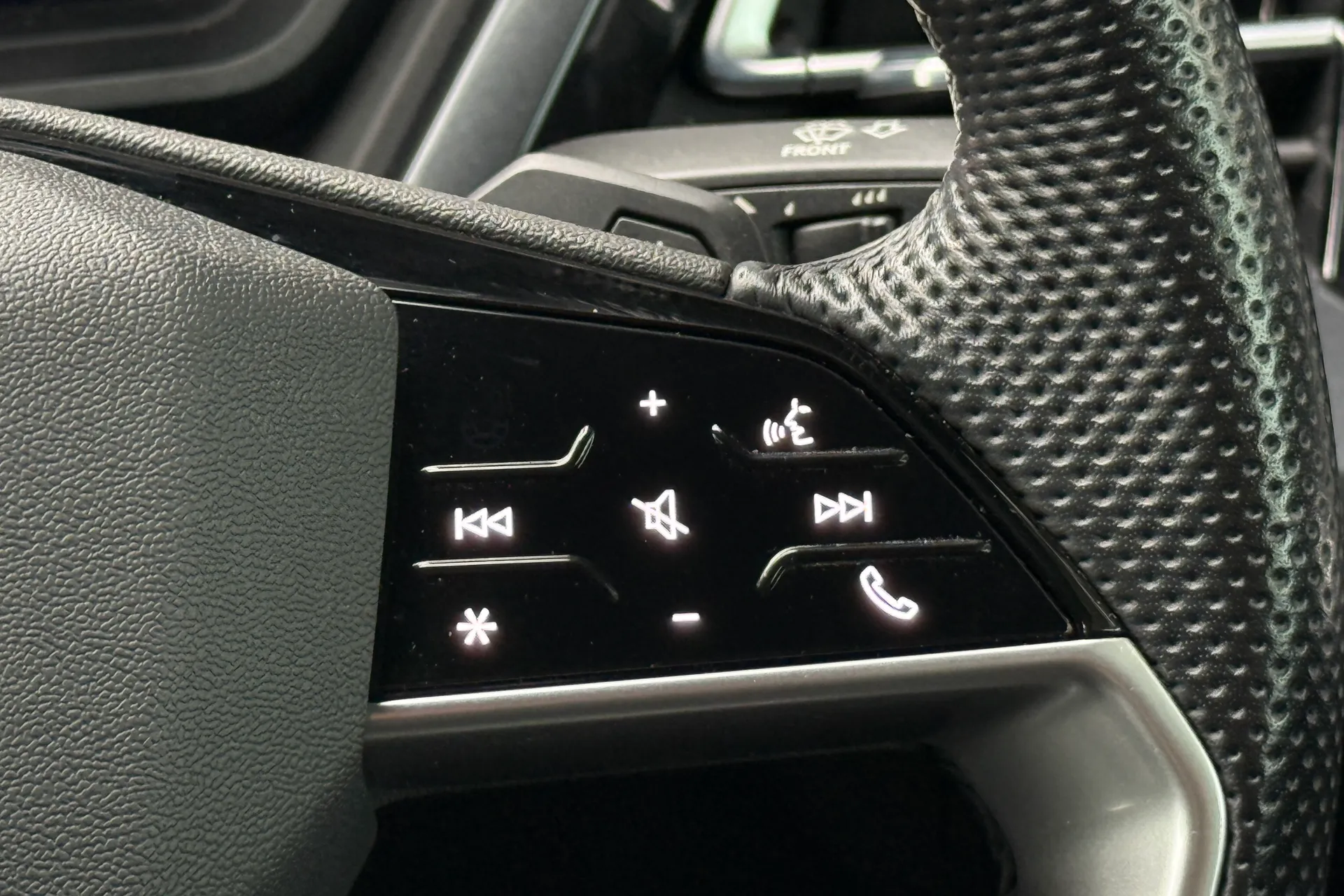 Audi Q4 thumbnail image number 16